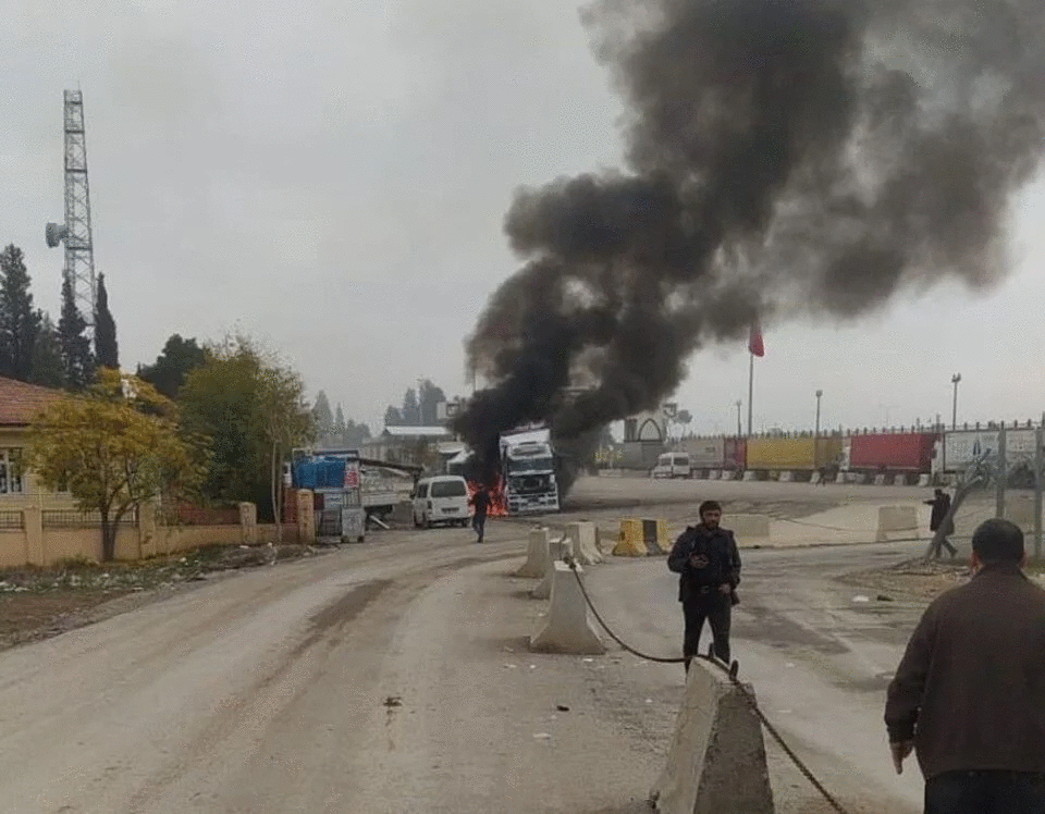 Gaziantep'e roket saldırısı: Bazıları yerleşim merkezine düştü