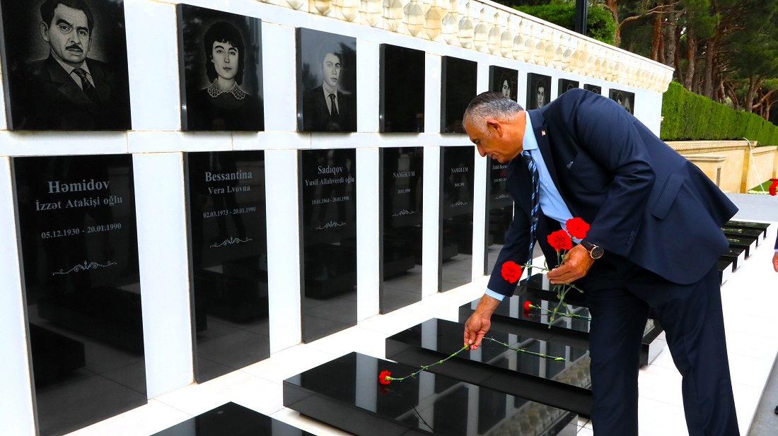 Meb Cavusoglu Azerbaycan Sehitlik Ziyaret 6