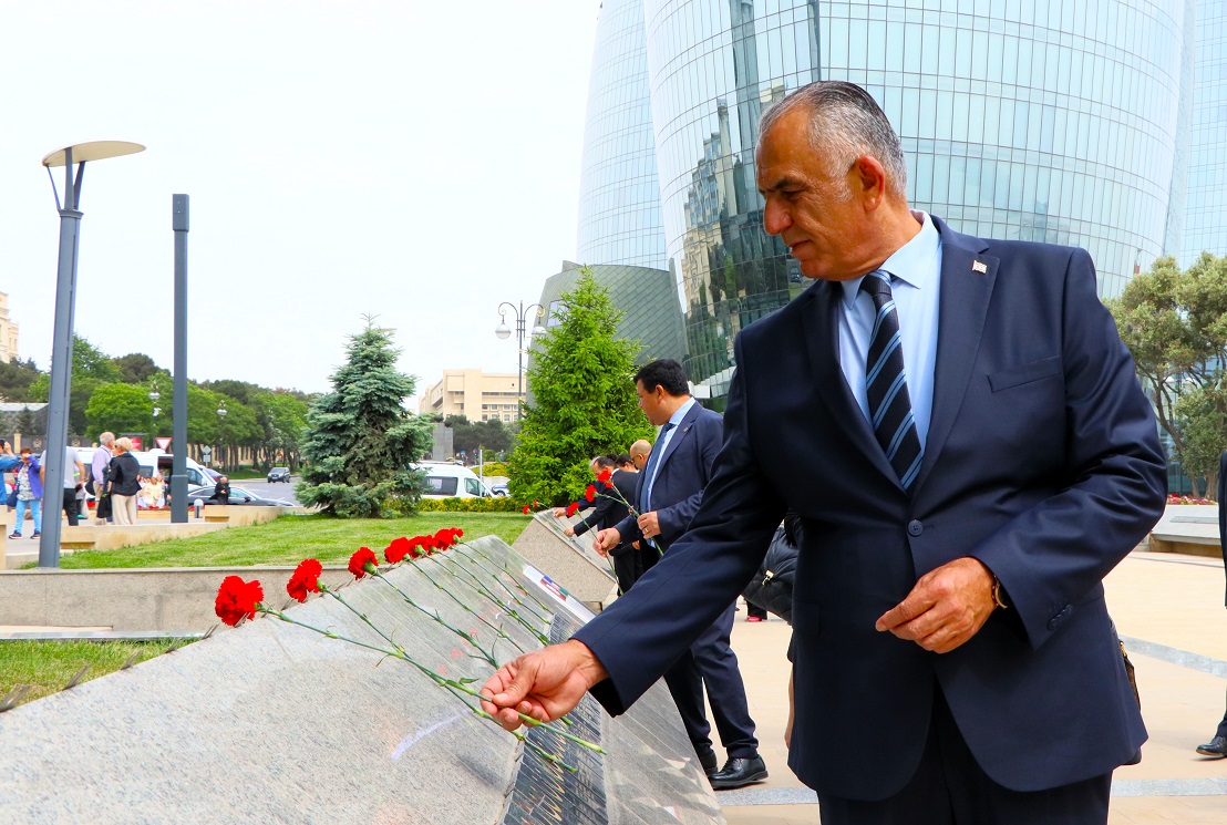 Meb Cavusoglu Azerbaycan Sehitlik Ziyaret 8