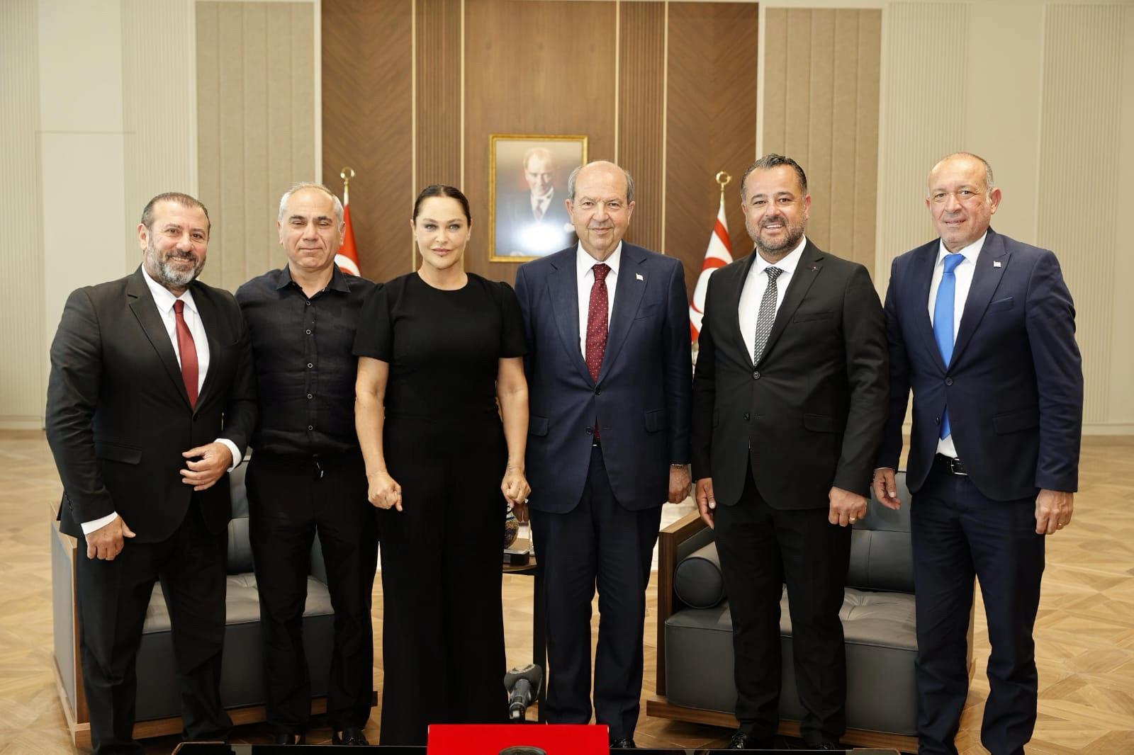 1746857643569Tatar Hülya Avşar (3)