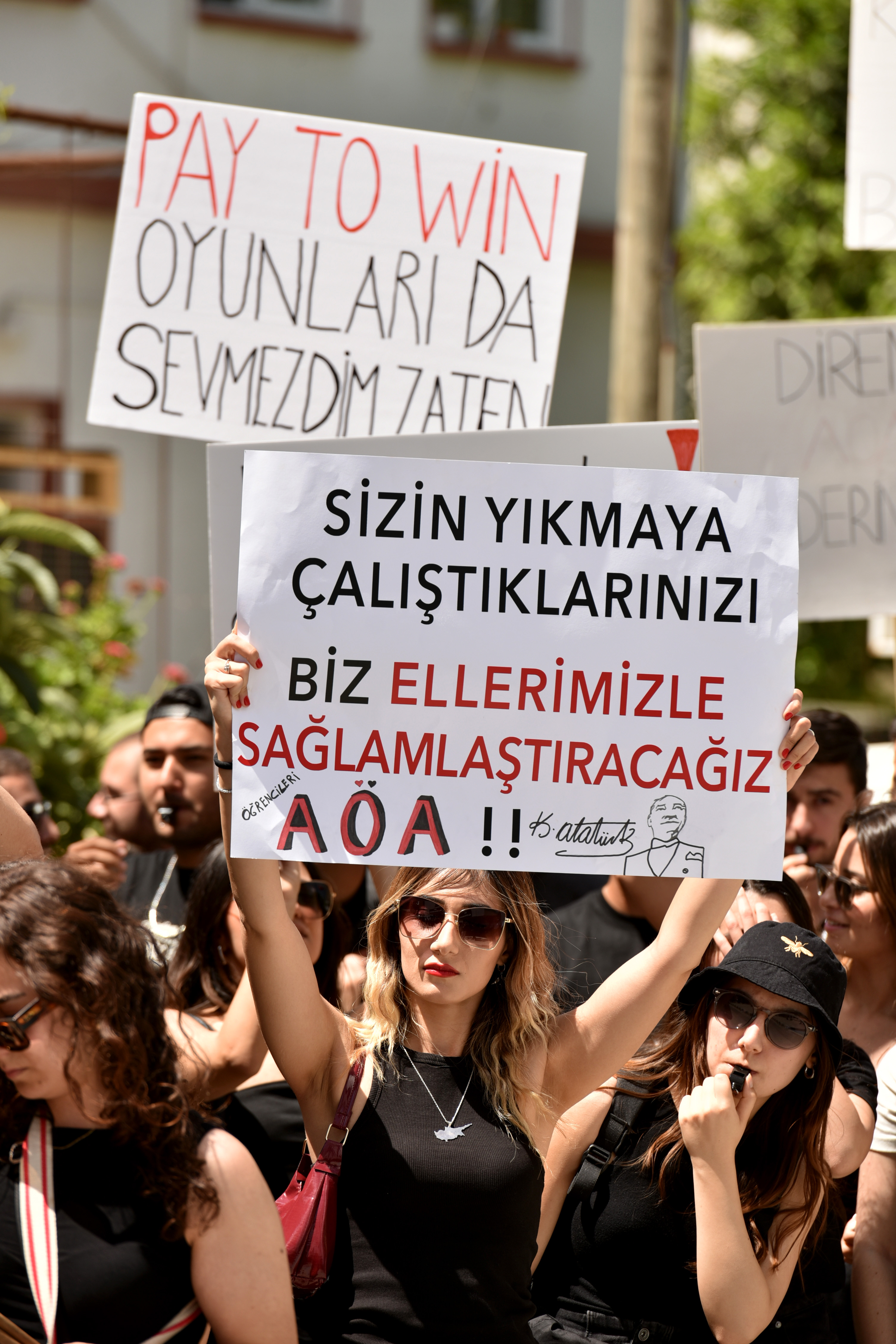 1747129812295Aoa Öğrenciler Eğitim Bakanlığı'na Yürüdü 3 So