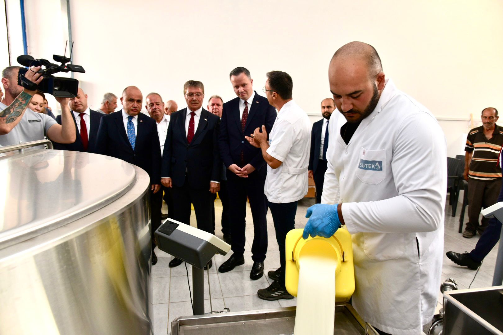 1748248049861Vadi̇li̇ Süt Toplama Merkezi̇ Ti̇m (7)