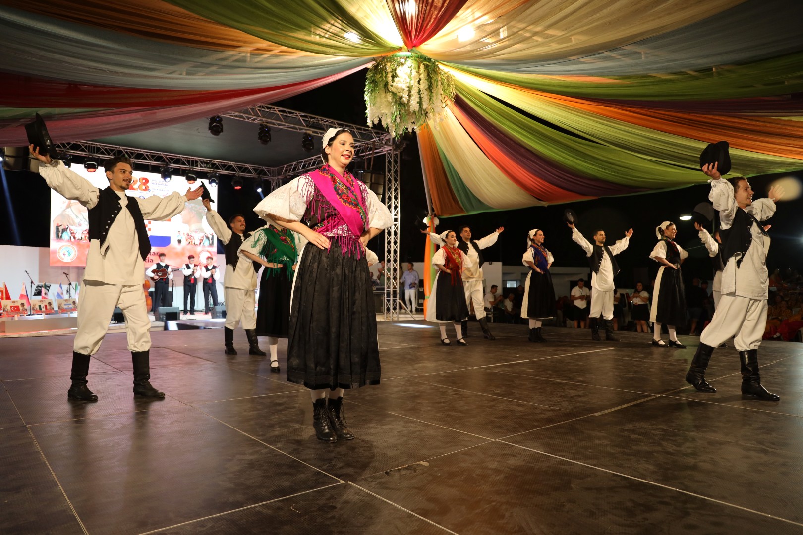 1751192173995Halk Danslari Tanitim Gecesi̇7