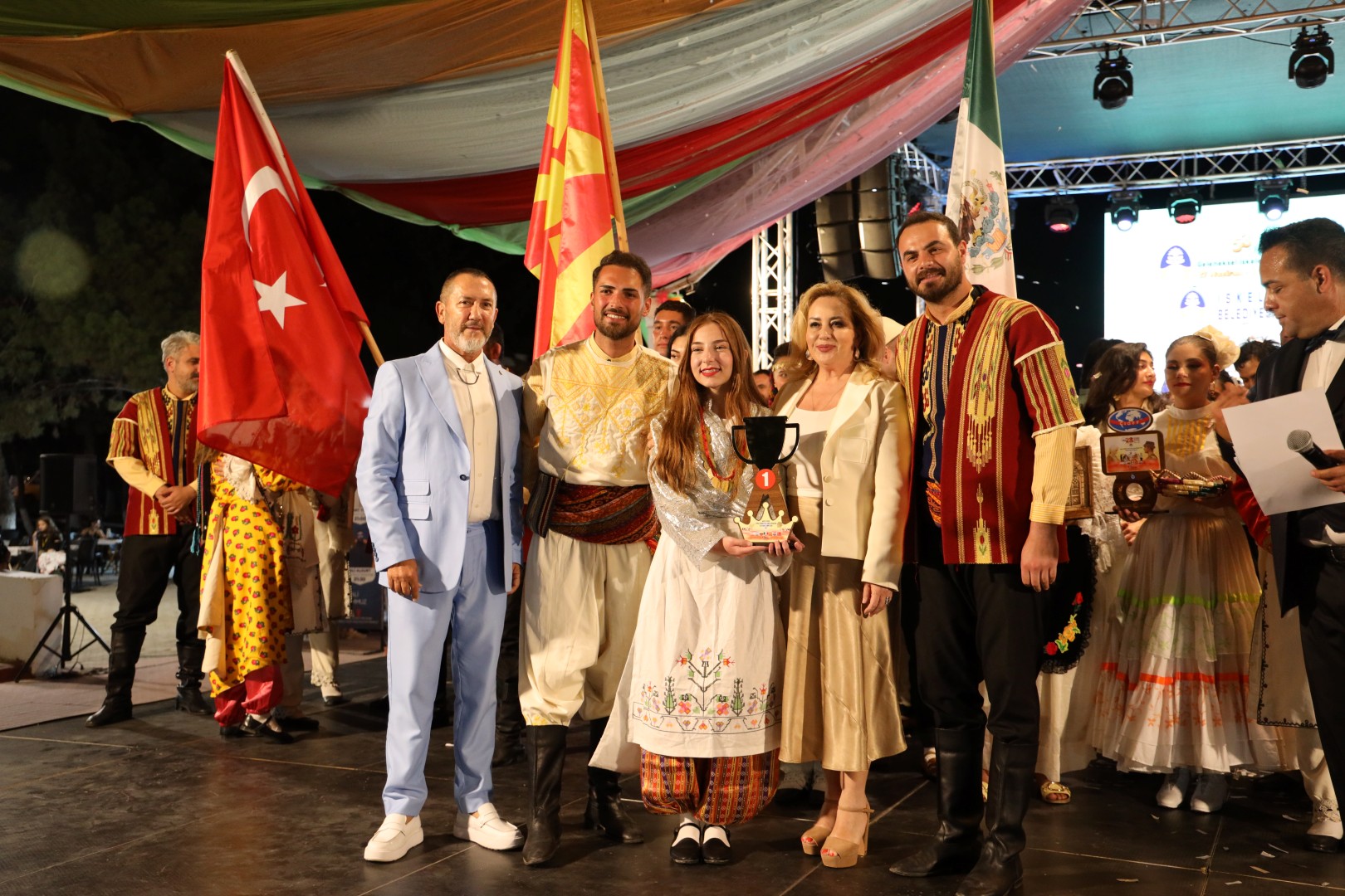 1751459133813Halk Danslari Gala Gecesi̇8