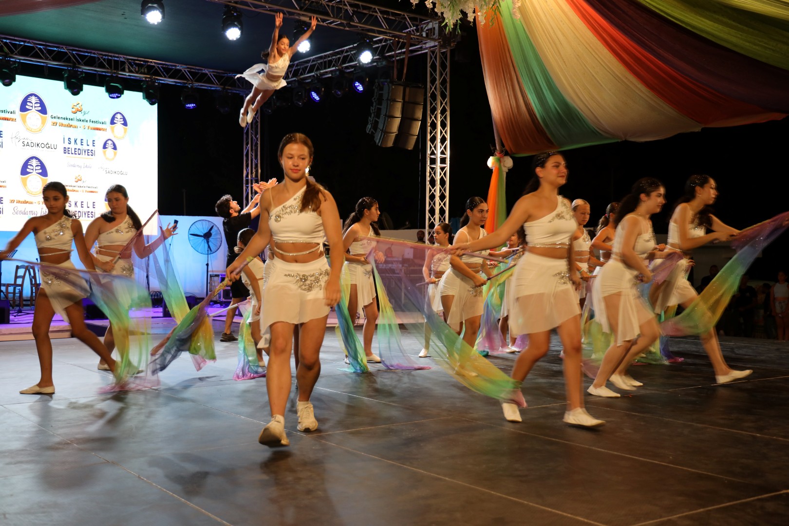 1751459133814Halk Danslari Gala Gecesi̇9