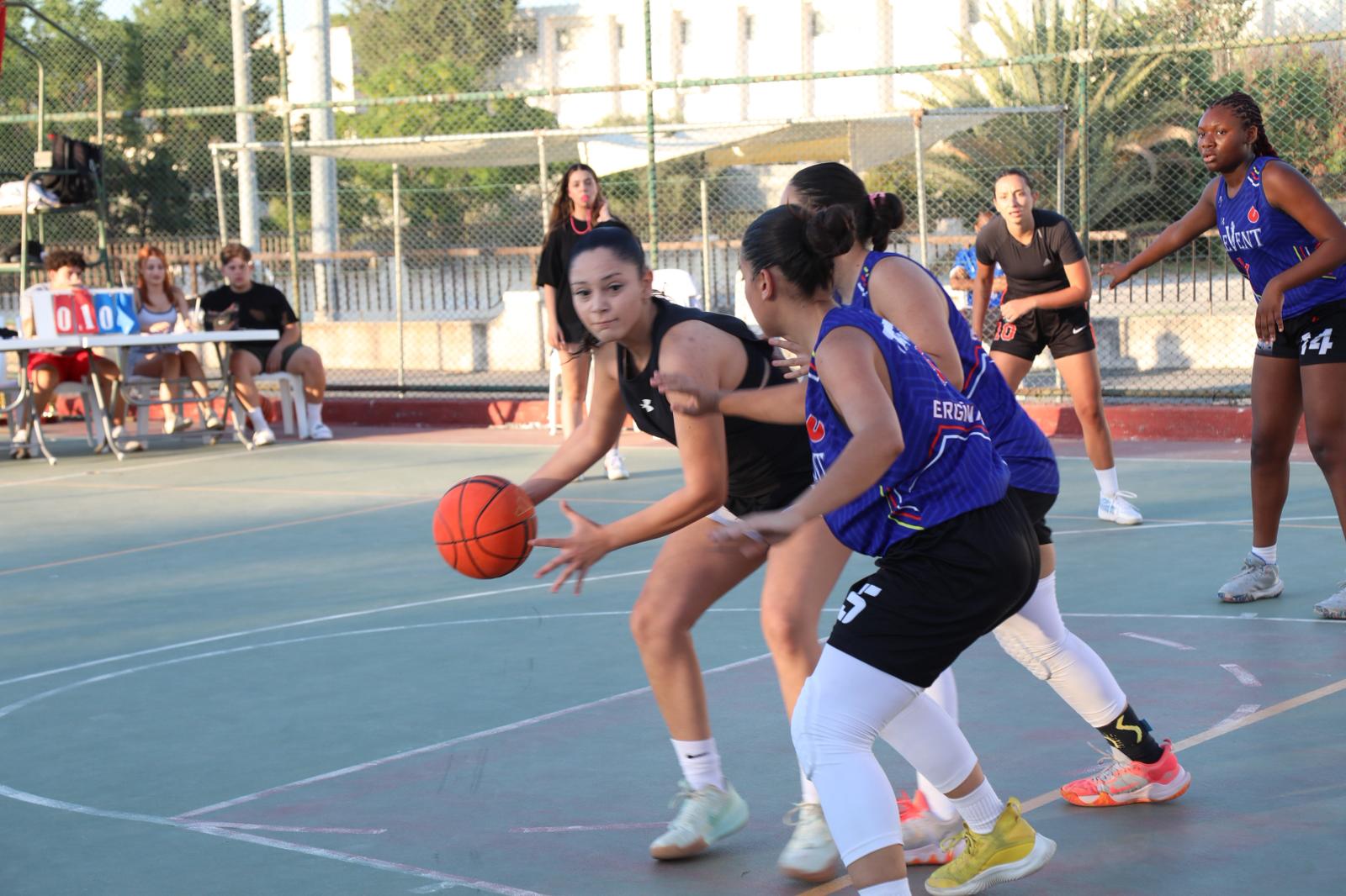 1751867308795Basketbol Şöleni̇nde 130 Bi̇n Li̇ra Dağiltildi2