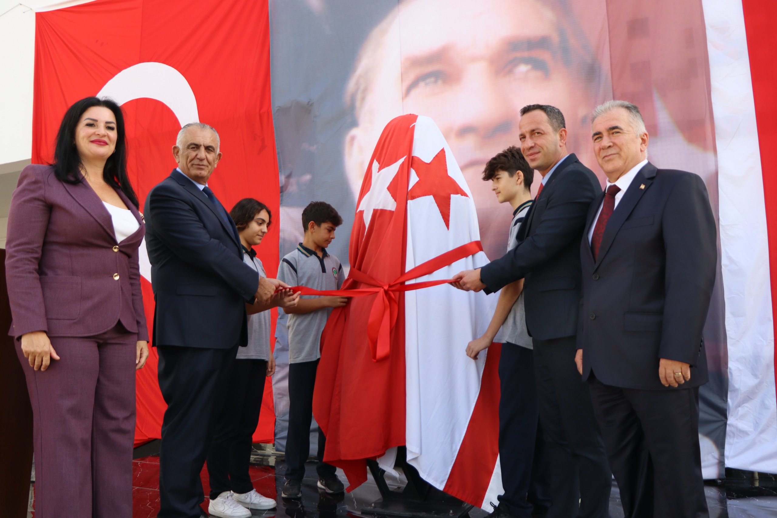 1762942741479Atleks Sanverler Ortaokulu Atatürk Büstü (7)