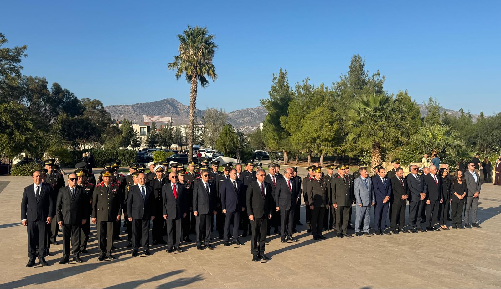 1763126869356Dr. Fazıl Küçük Anıt Mezarı'nda Tören Düzenlendi Mk (1)