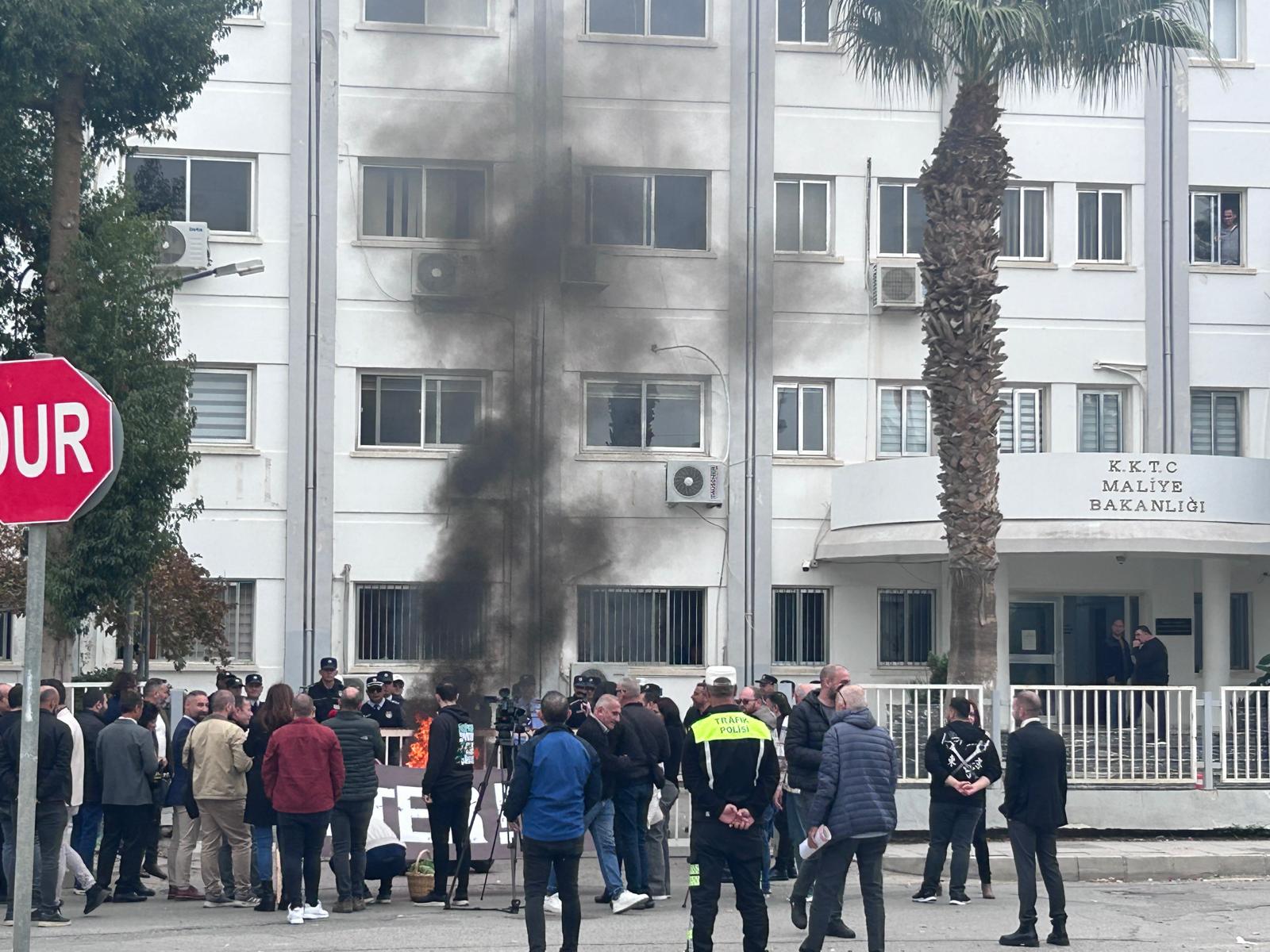 1764933607440Sendi̇kalar Eylem Hur (1)