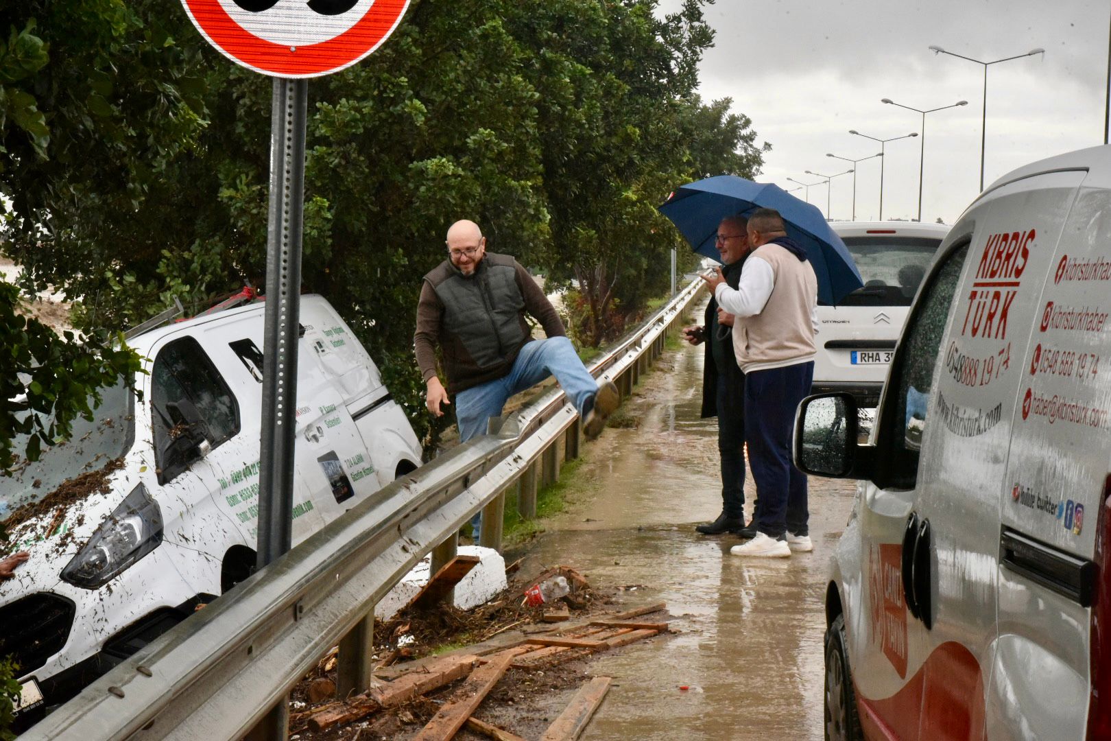 1765270386724Gönyeli Su Baskınları Ti̇m (8)