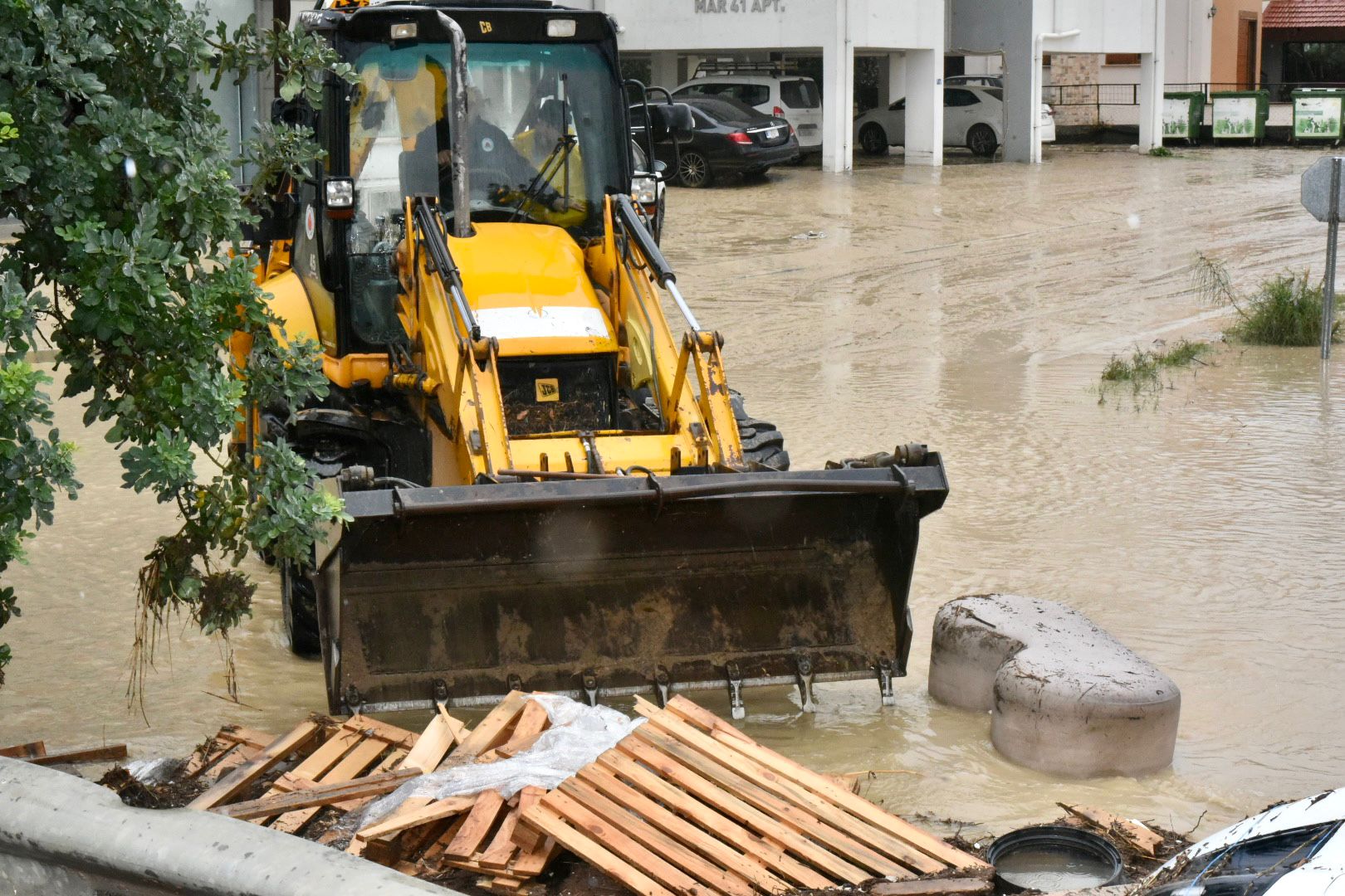 1765270386727Gönyeli Su Baskınları Ti̇m (13)