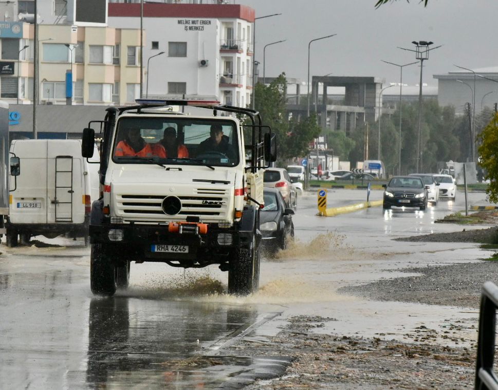 1765270386733Lefkoşa Su Baskını Ti̇m (11)