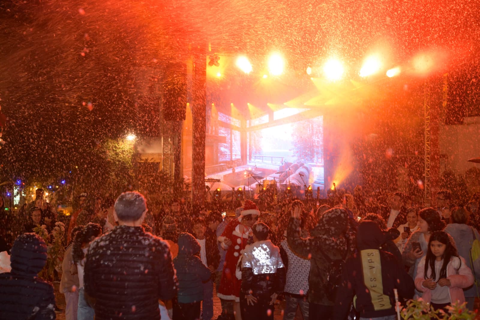 1766661249818Ltb Şehi̇rde Yeni̇ Yil (4)