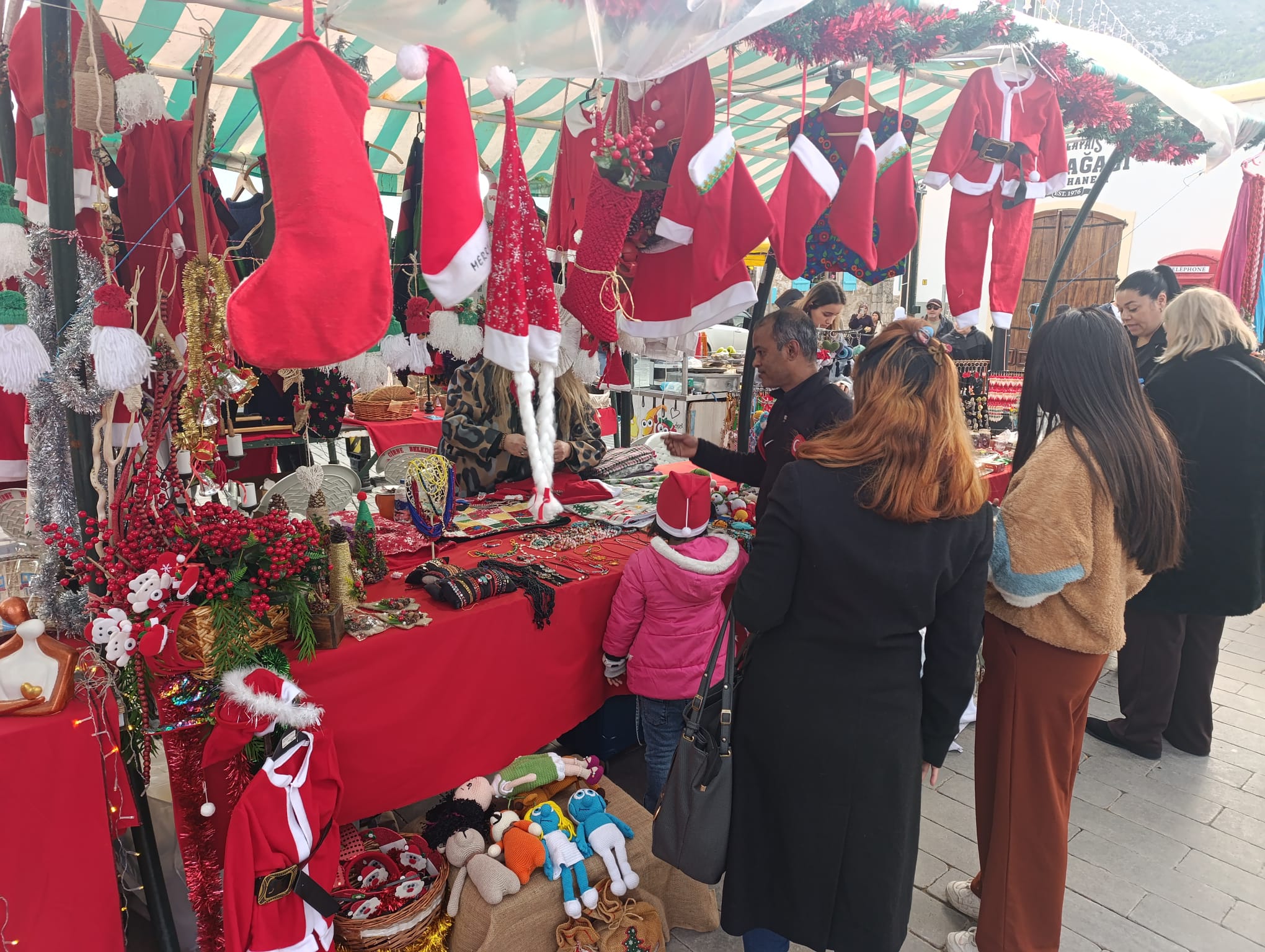 1766910844359Girne Belediyesi Yeni Yıl Pazarı (4)