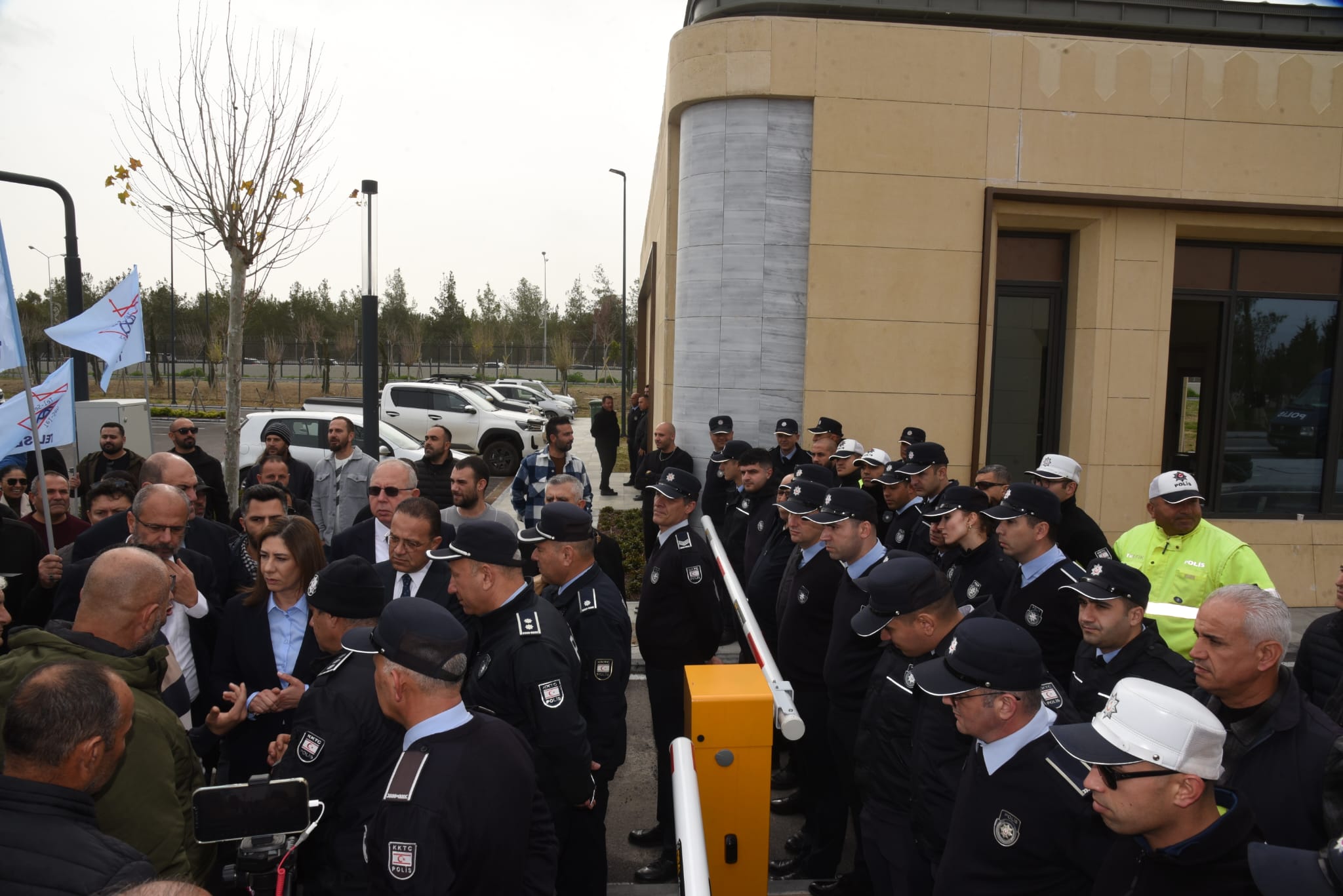 1769516091326Tel Sen Eylemi Meclis Önünde (15)