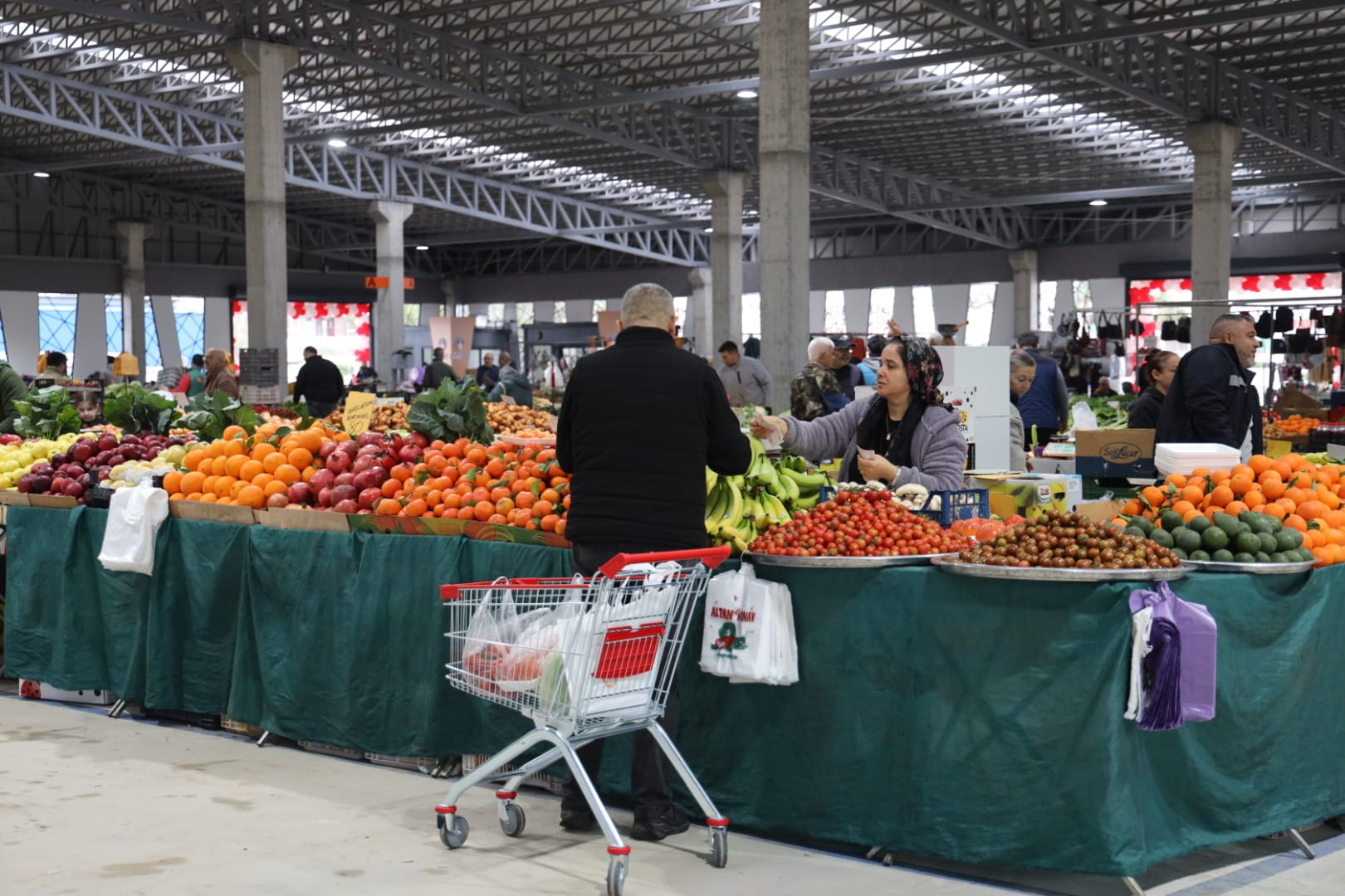 1770982259141İskele Kapali Pazar Yeri̇ Açildi 16