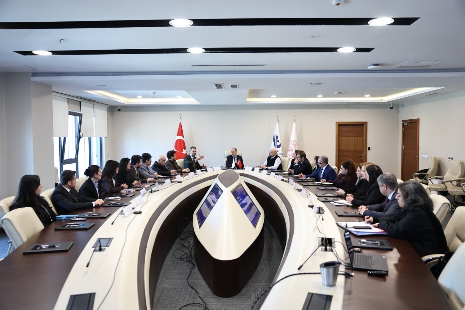 1771584266208Meclis Komitesi Teknolojileri Ve İletişim Kurumu 3