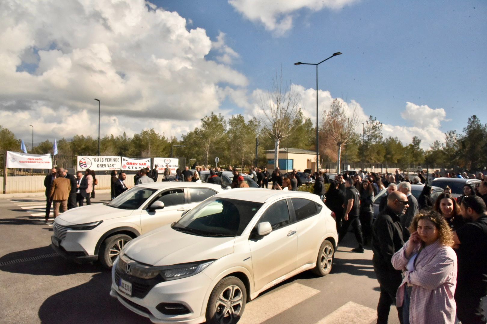 1771835364020Sendi̇kalar Mecli̇ Önü Eylem Ti̇m (2)