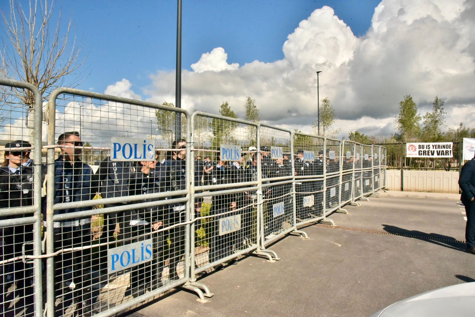 1771835364022Sendi̇kalar Mecli̇ Önü Eylem Ti̇m (3)