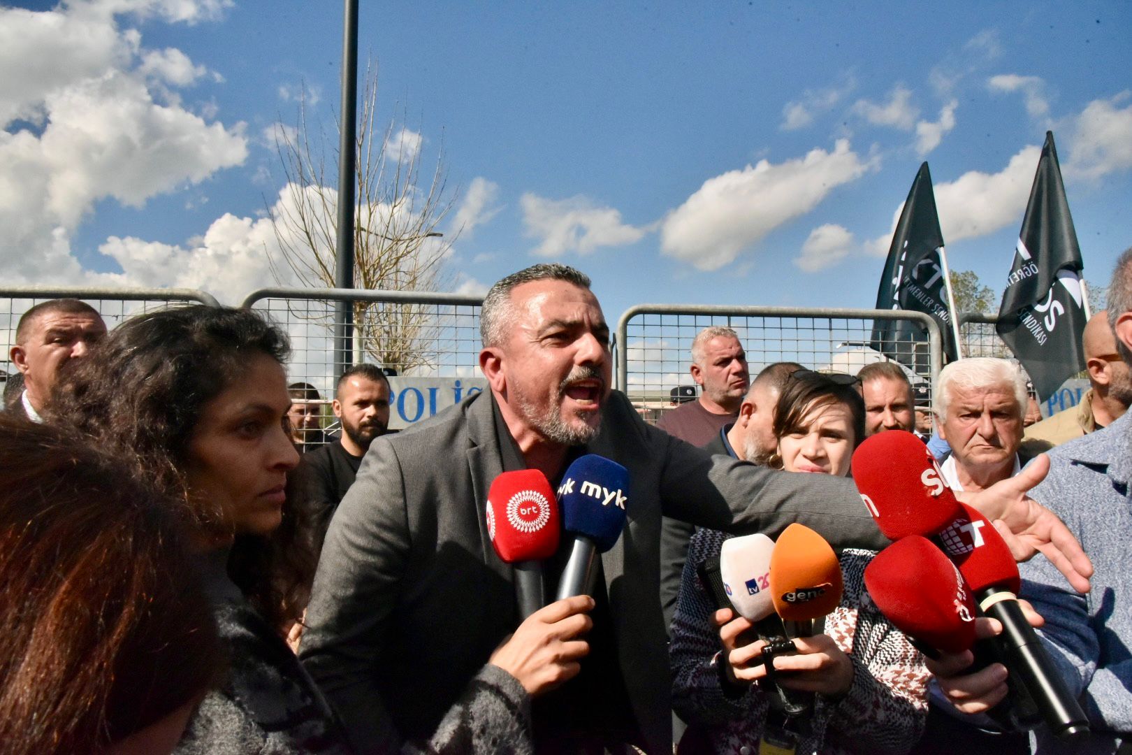 1771840530551Eylemci̇ler Mecli̇s Önü Eylem Ti̇m (1)