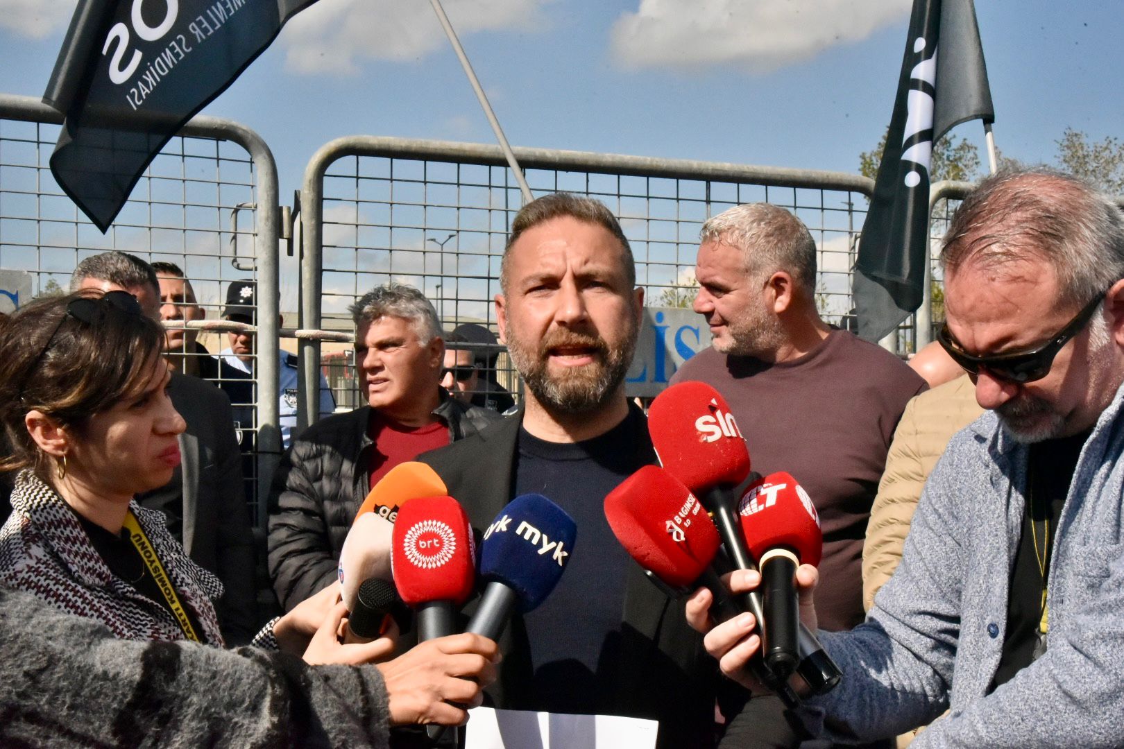 1771840530562Eylemci̇ler Mecli̇s Önü Eylem Ti̇m (3)