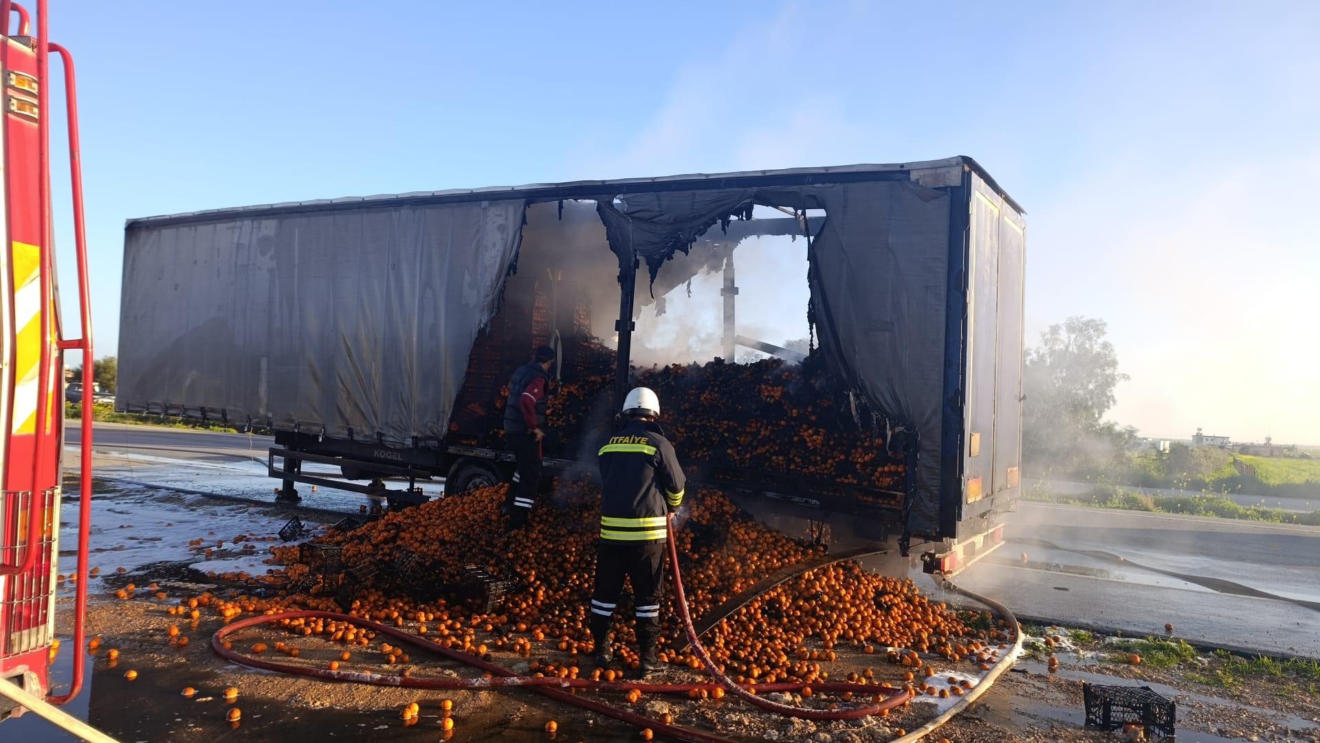 Portakal Yüklü Tırda Yangın.. (2)
