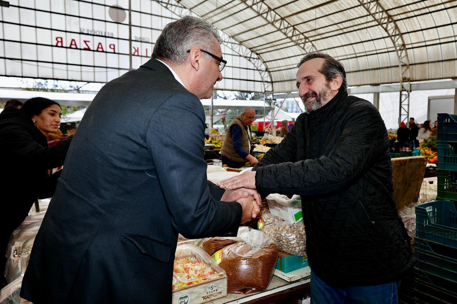 1774518956925Erhürman Girne'de Halkla Buluştu 2