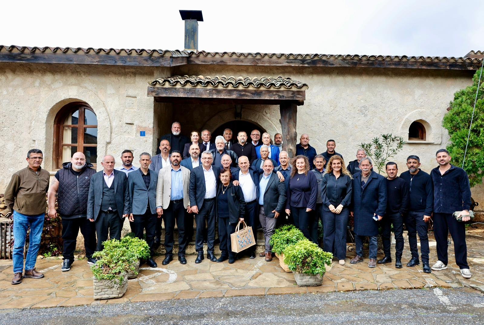 1774518956935Erhürman Girne'de Halkla Buluştu 4