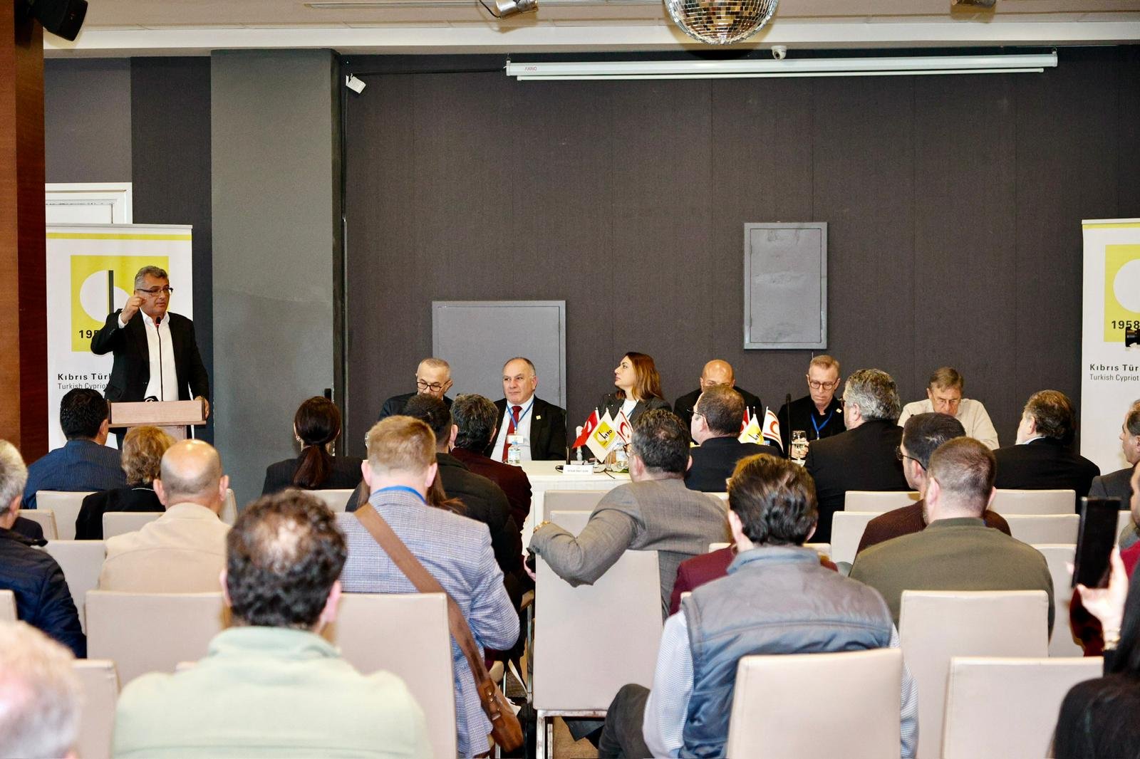 1774518956936Erhürman Girne'de Halkla Buluştu 5