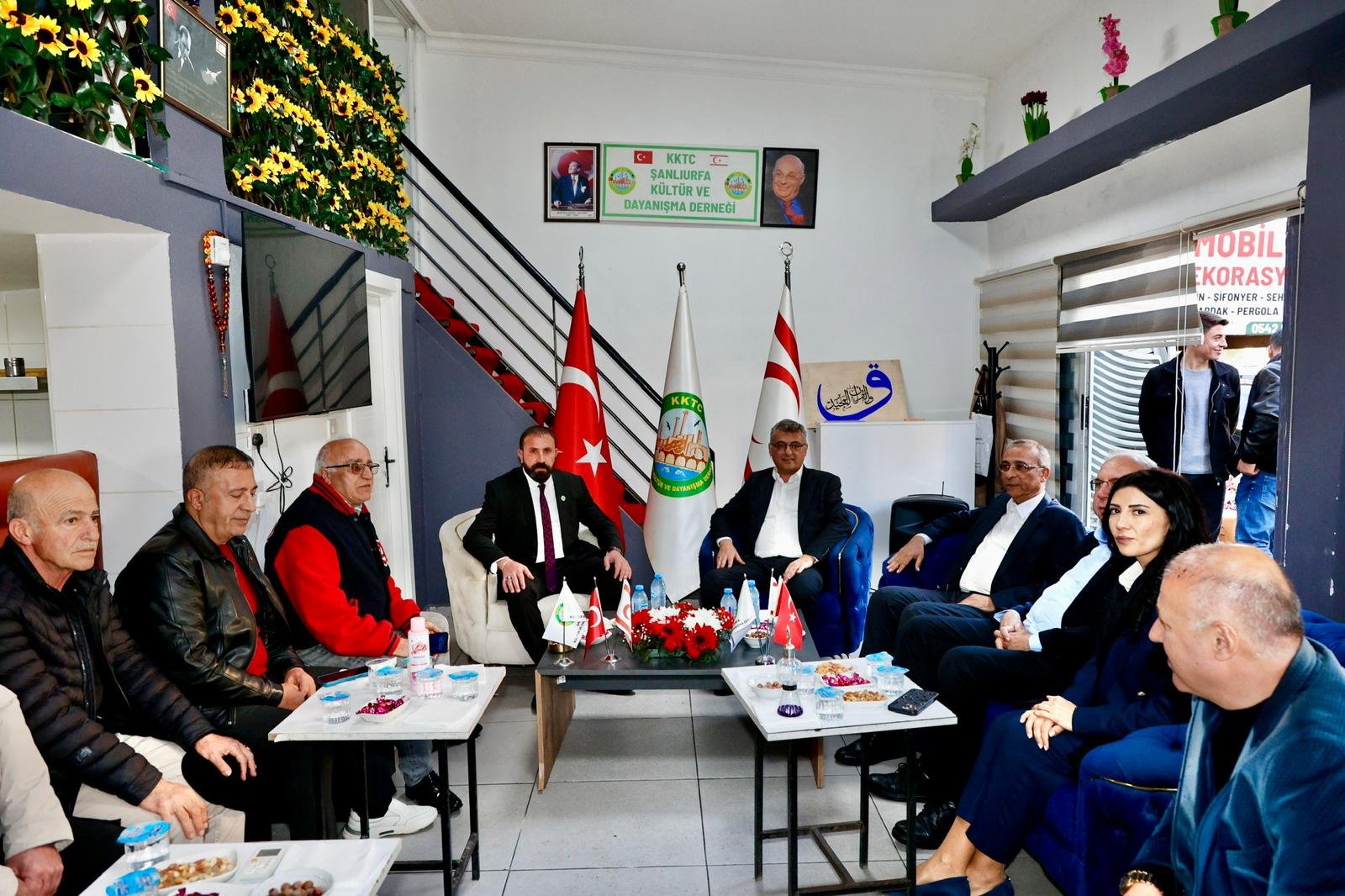 1774518956937Erhürman Girne'de Halkla Buluştu 7