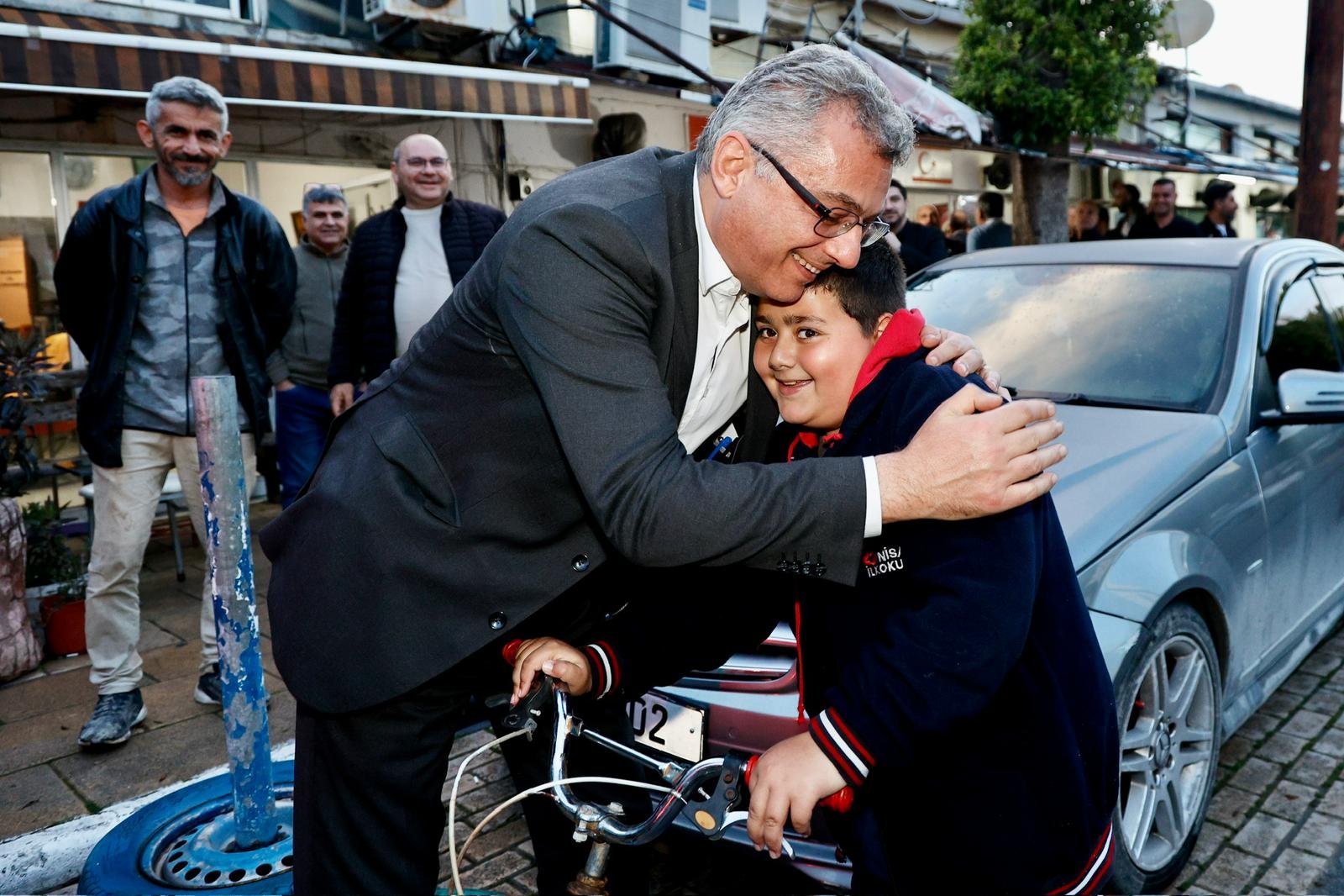 1774518956937Erhürman Girne'de Halkla Buluştu 9