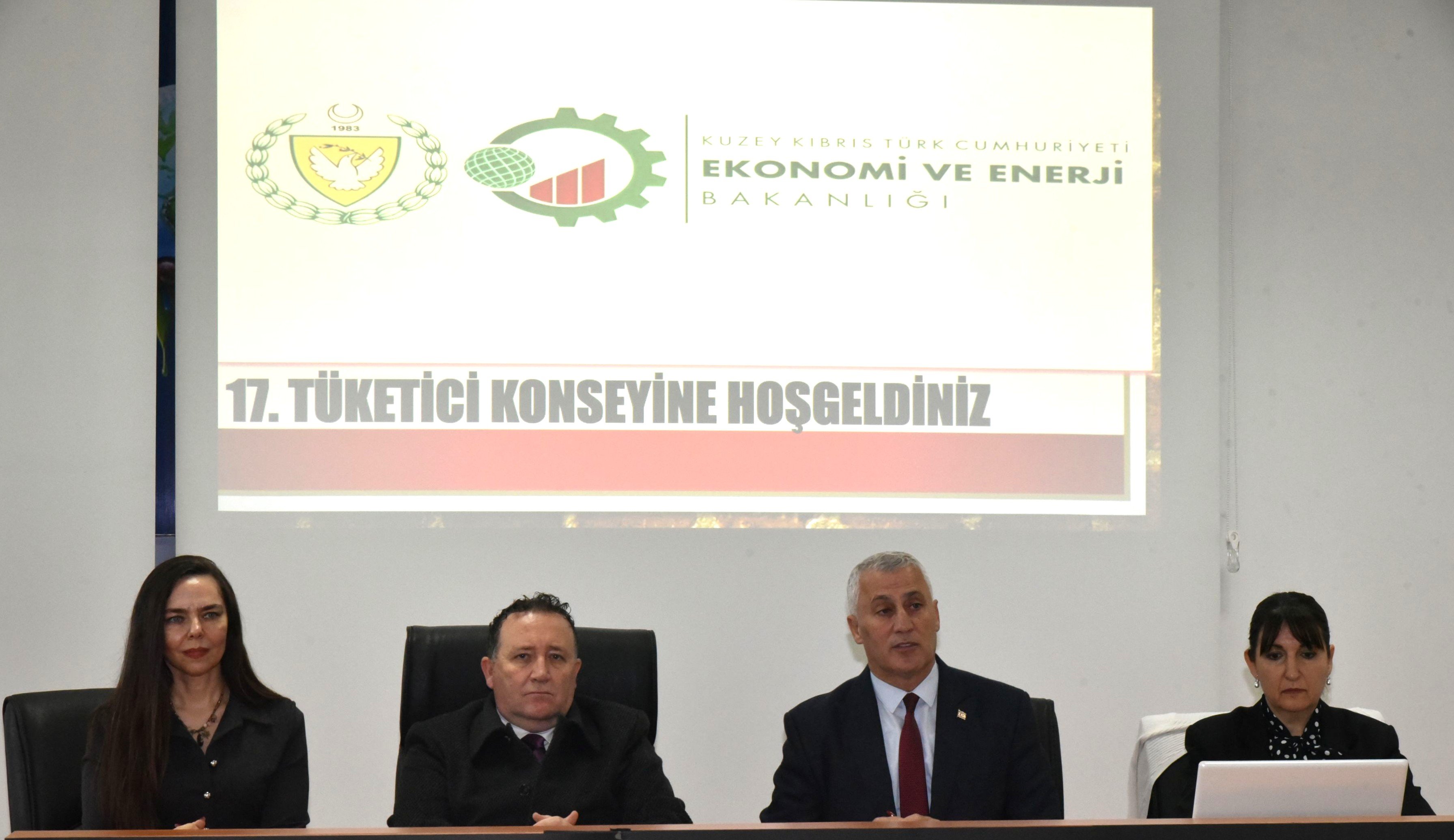 Tüketici Konseyi toplandı...Amcaoğlu: "İlk kez akaryakıttaki tüm vergileri tüketici lehine sıfırladık”