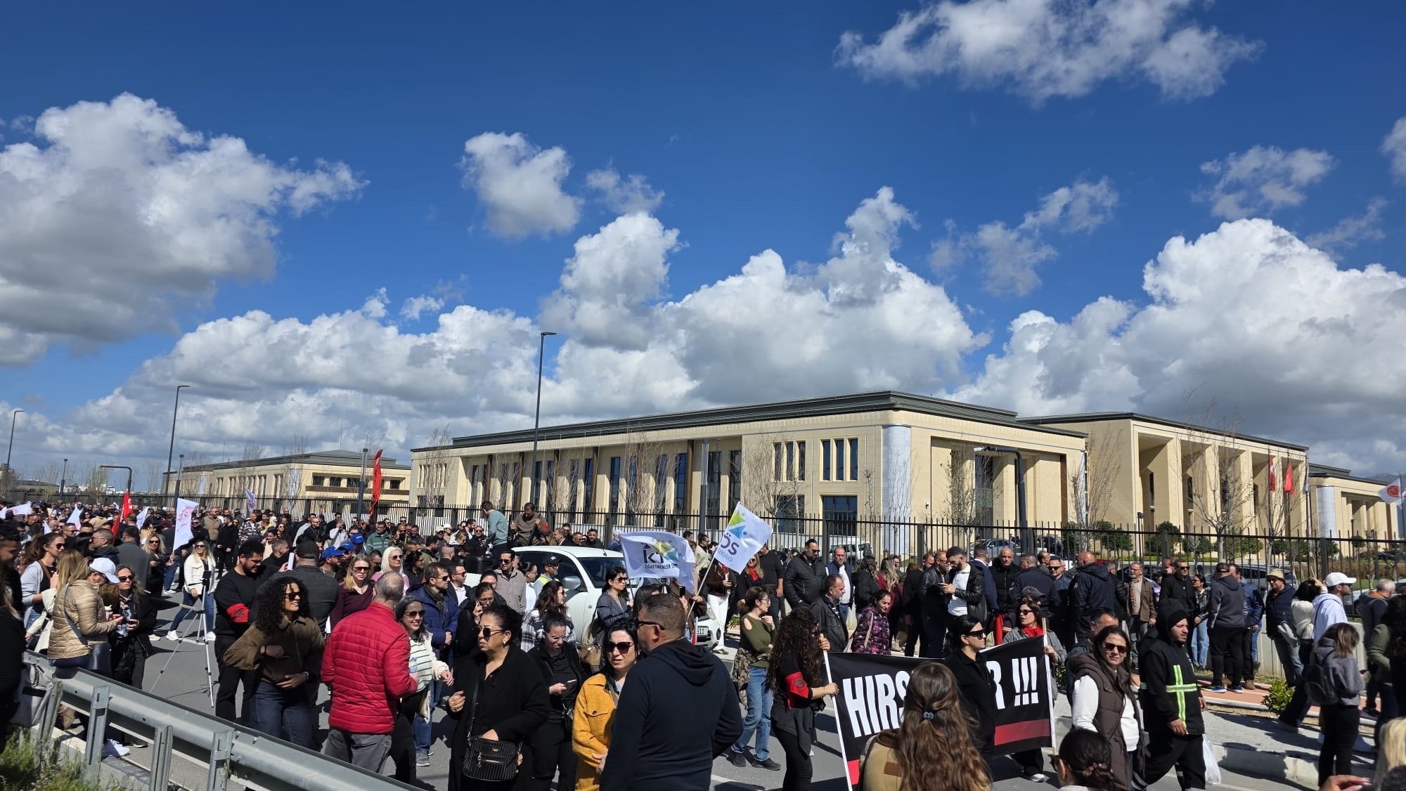 Sendikalar grevi askıya aldı