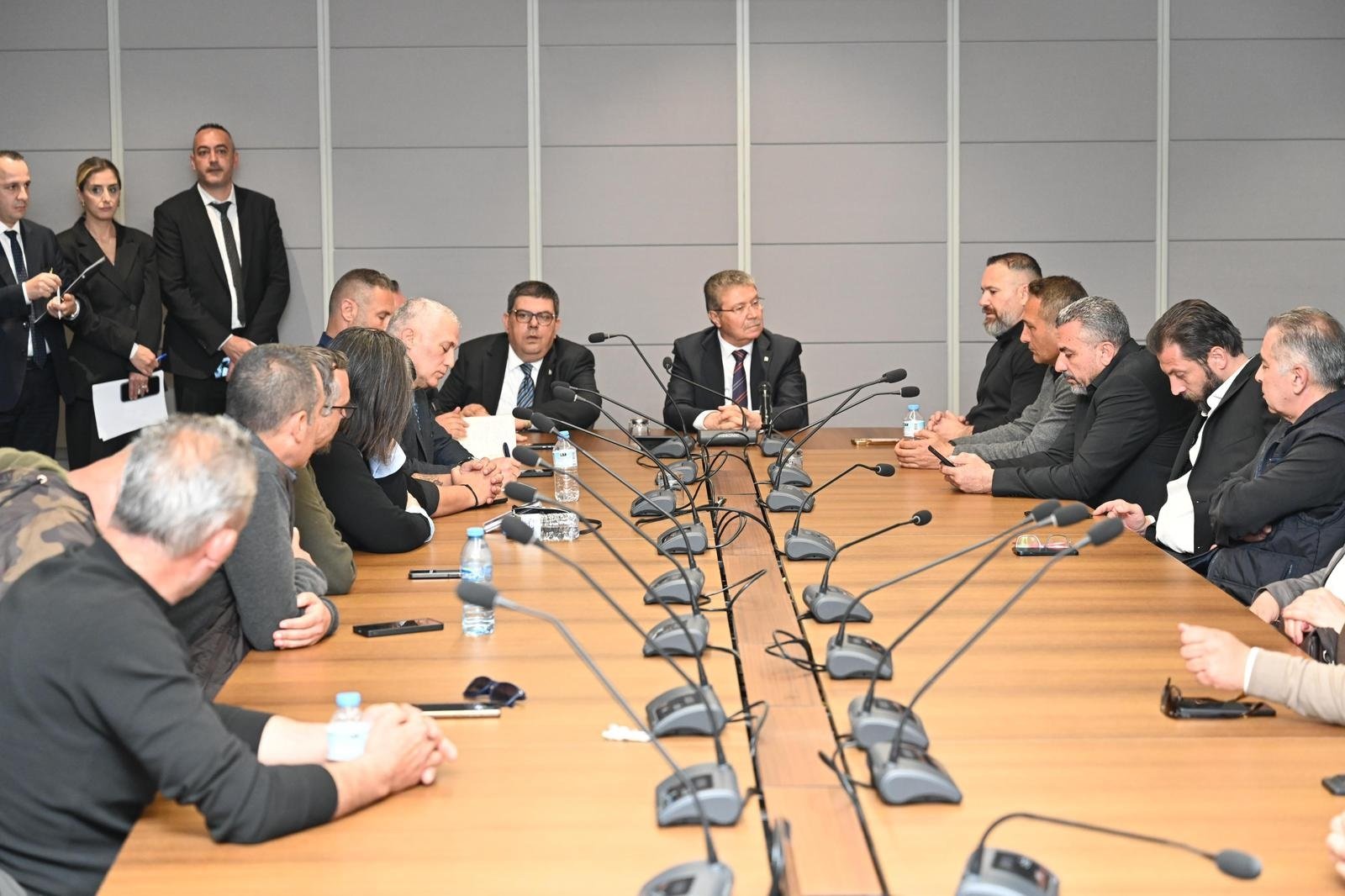 Başbakan Üstel: “Hükümetimizin murat ettiği maaşlardan tasarruf değildir”