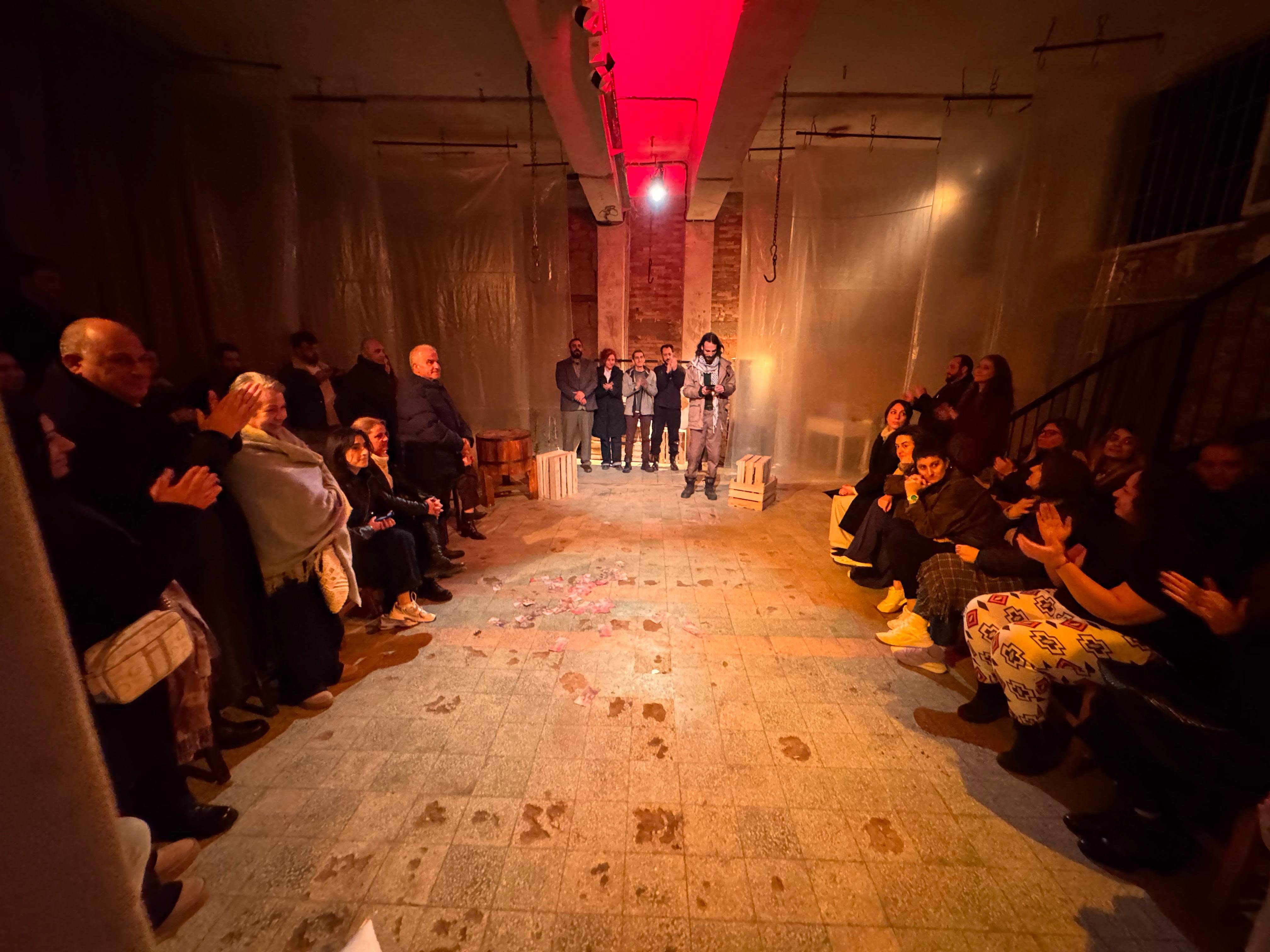 Kıbrıs Türk Devlet Tiyatroları’nın “Maskeliler” oyunu prömiyer yaptı