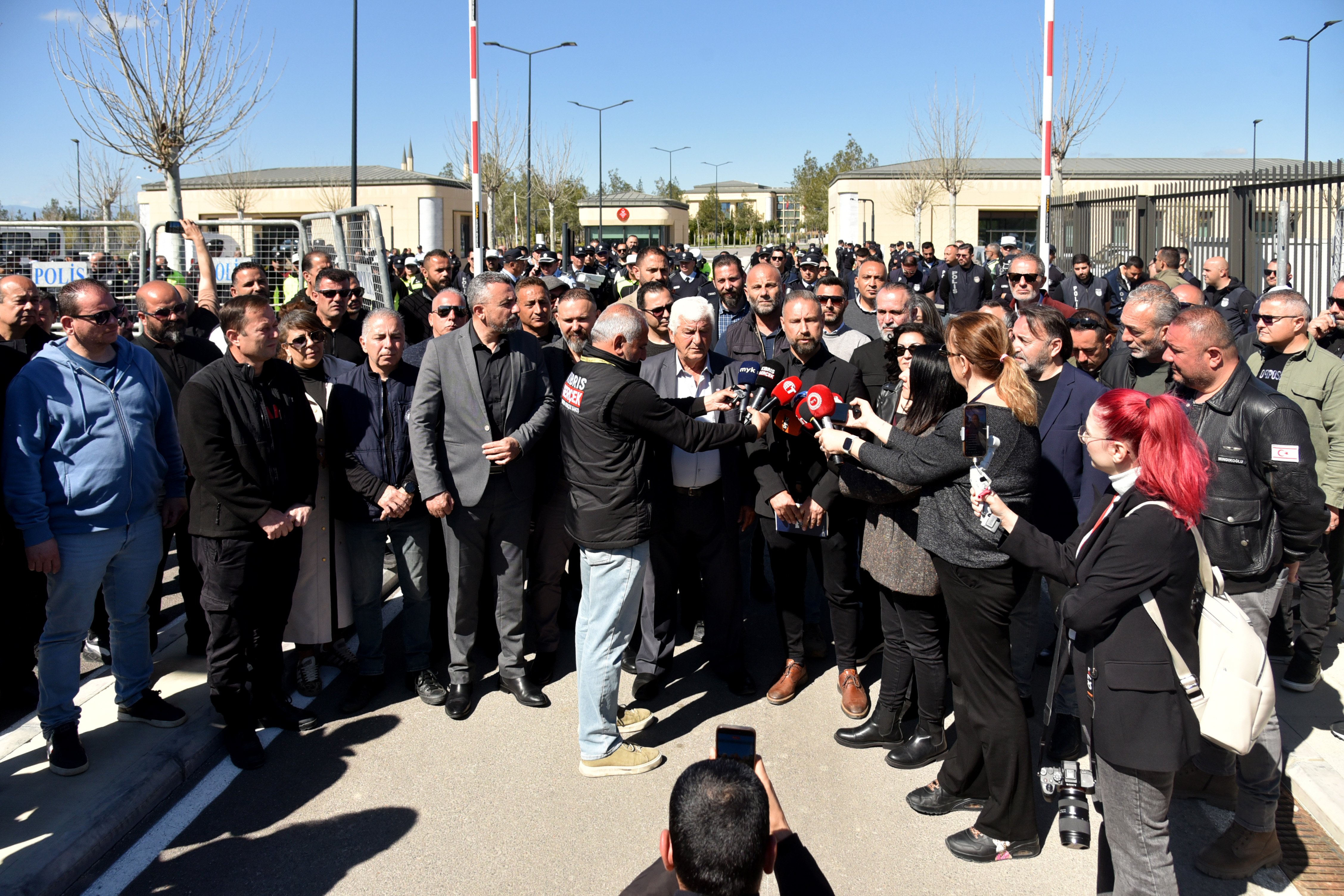 Sendikalar: “Yasa gücünde kararnameye tenezzül ederlerse kendileri bilir, cevabını alacaklar”