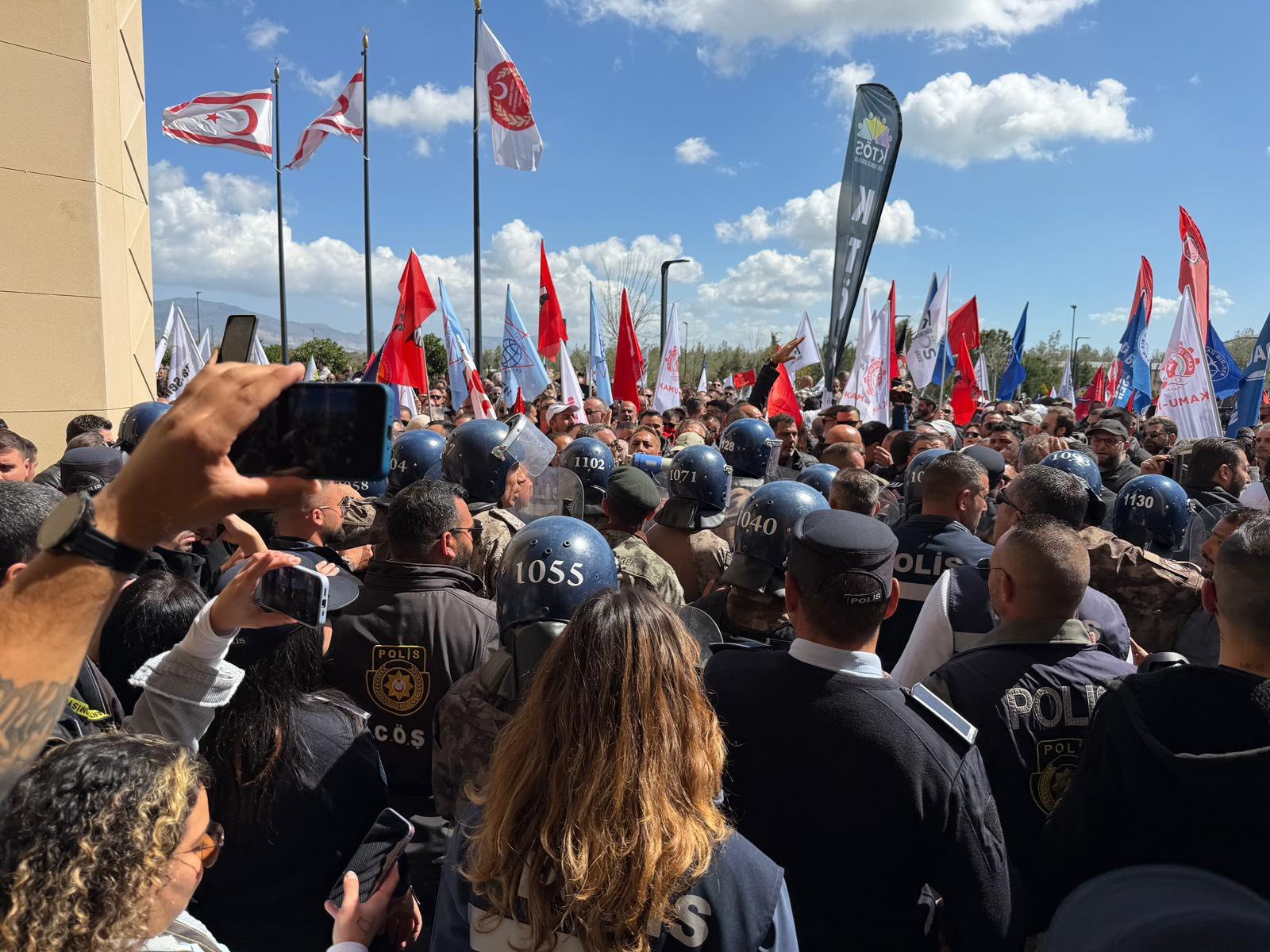 Sendika Temsilcileri Başbakan Üstel ile Görüşmek Üzere Meclis’te
