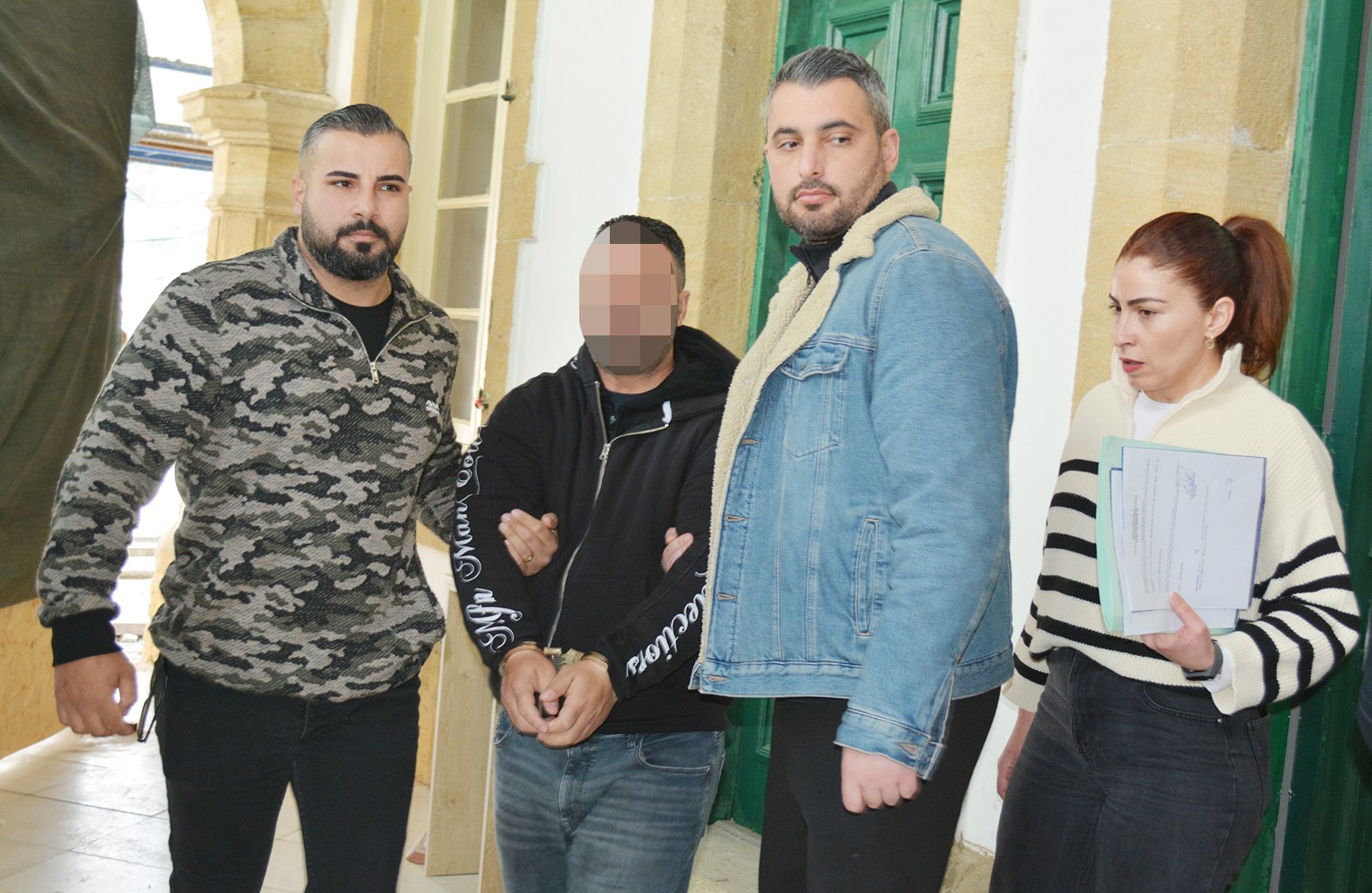 Kokain ve hintkeneviriyle yakalanan zanlı mahkemeye çıkarıldı