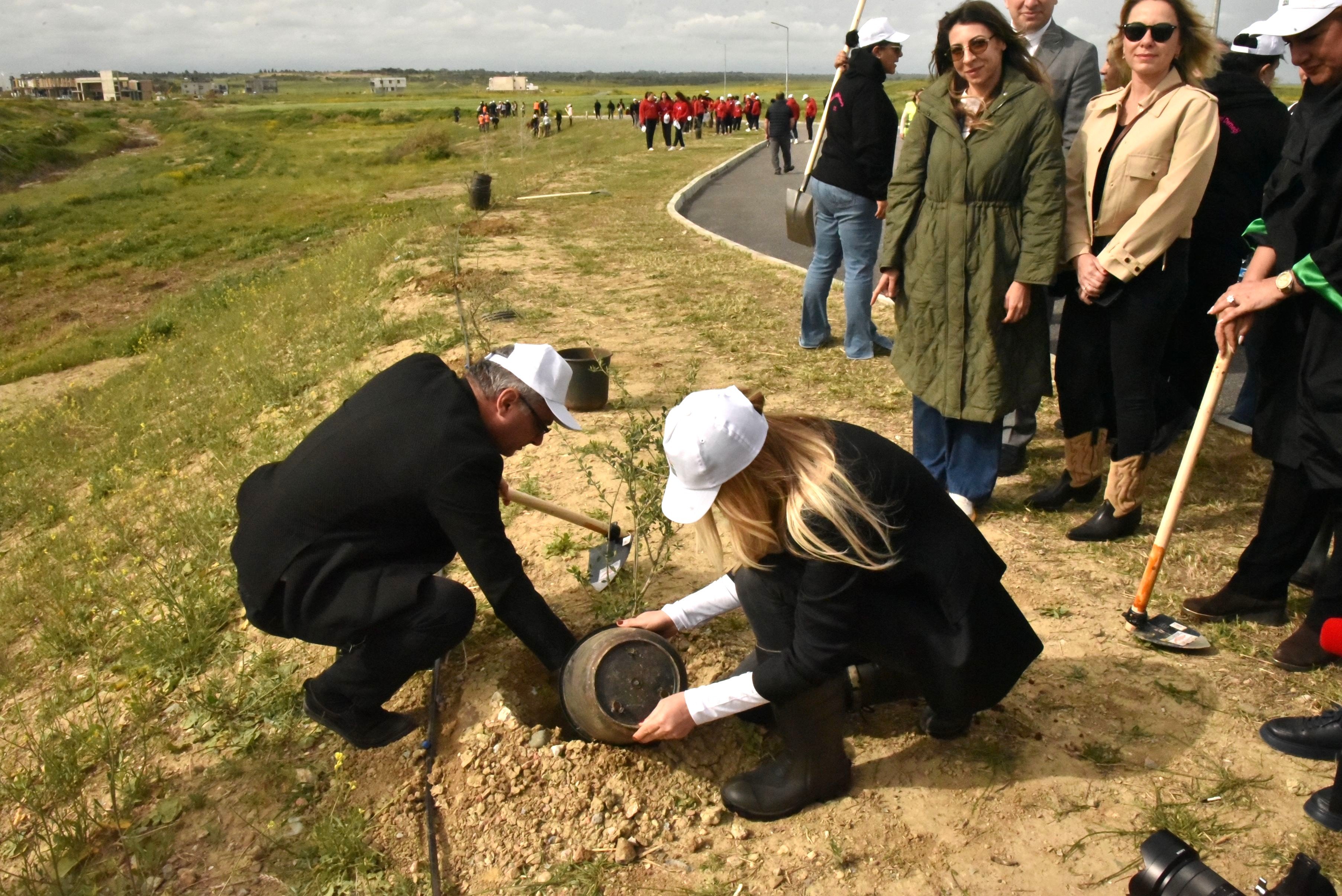 1775033733828Cumhurbaşkanliği Fi̇dan Di̇ki̇mi̇ Ti̇m (2)