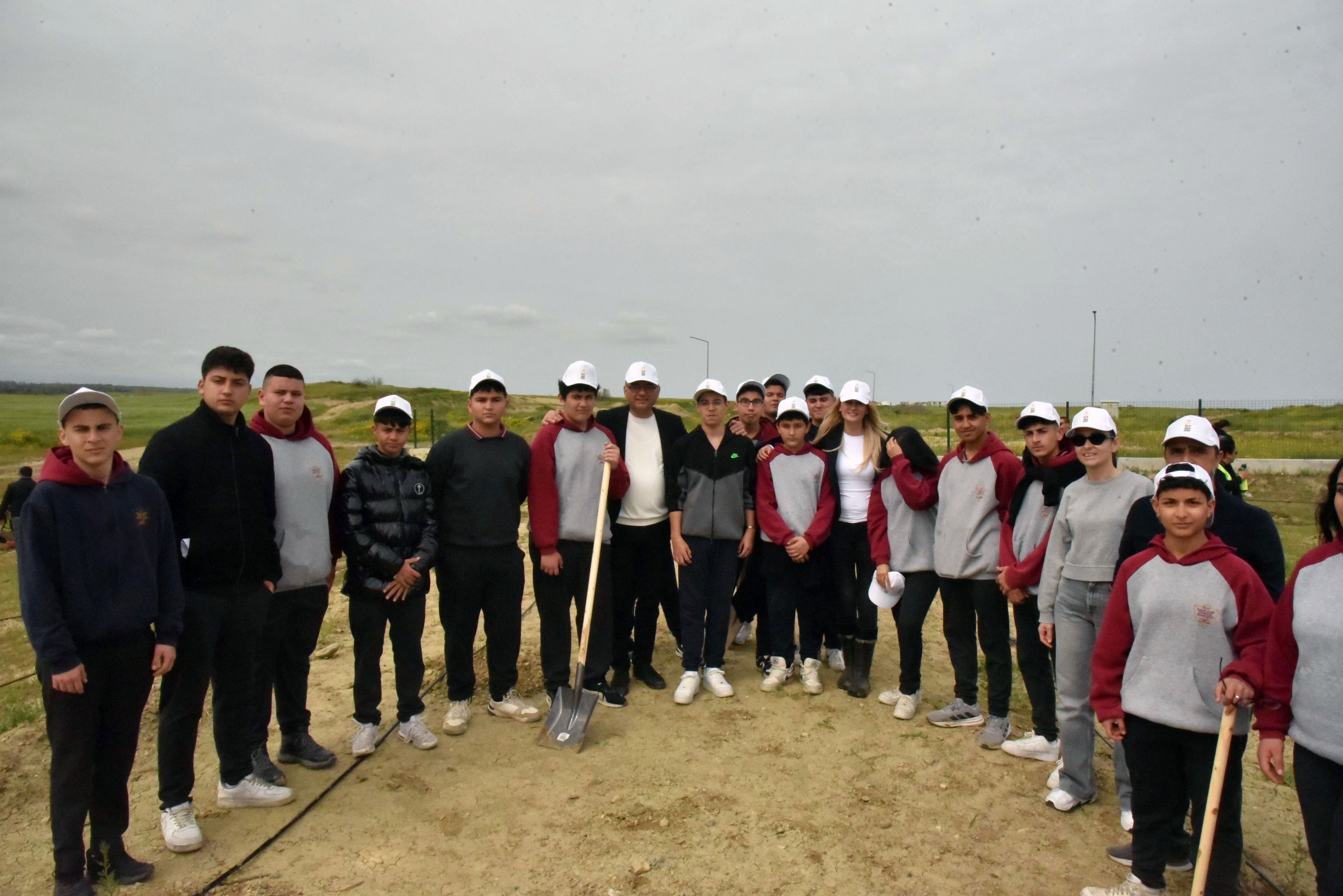 1775033733834Cumhurbaşkanliği Fi̇dan Di̇ki̇mi̇ Ti̇m (7)