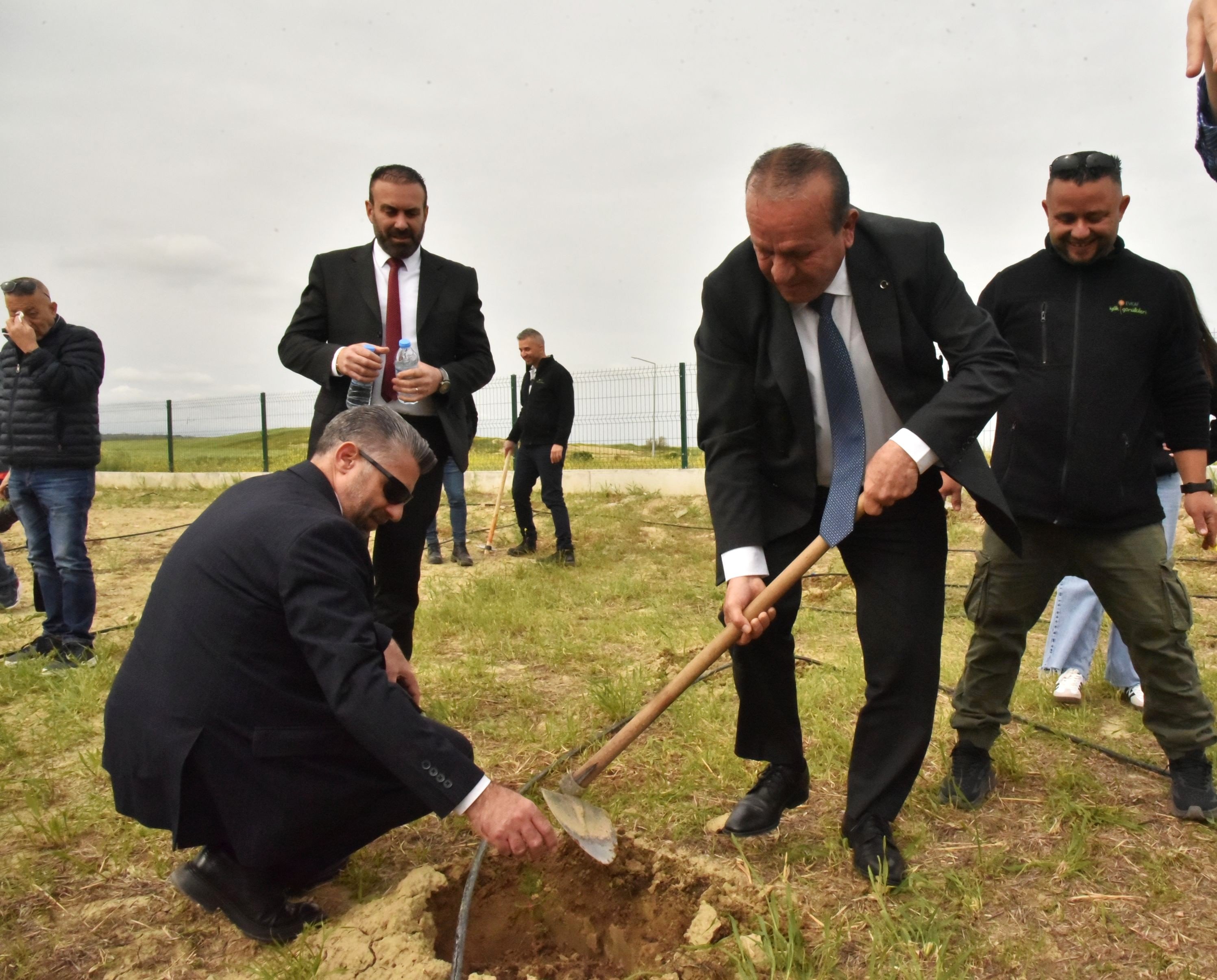 1775033733835Cumhurbaşkanliği Fi̇dan Di̇ki̇mi̇ Ti̇m (8)