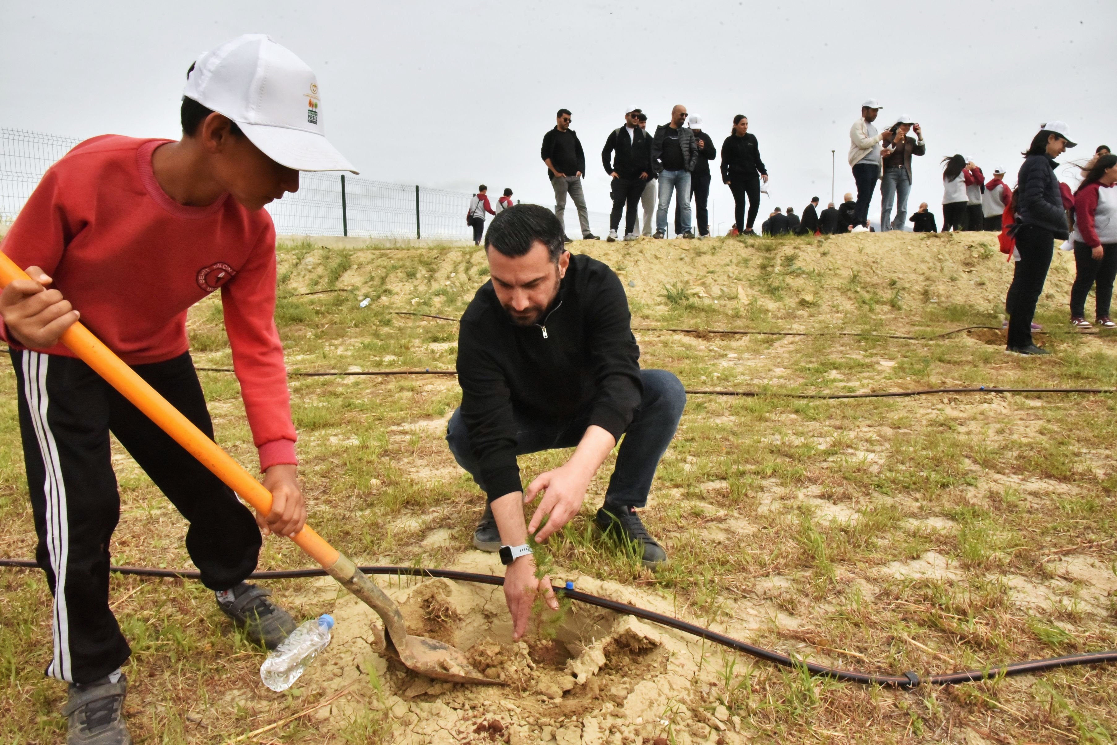 1775033733838Cumhurbaşkanliği Fi̇dan Di̇ki̇mi̇ Ti̇m (10)