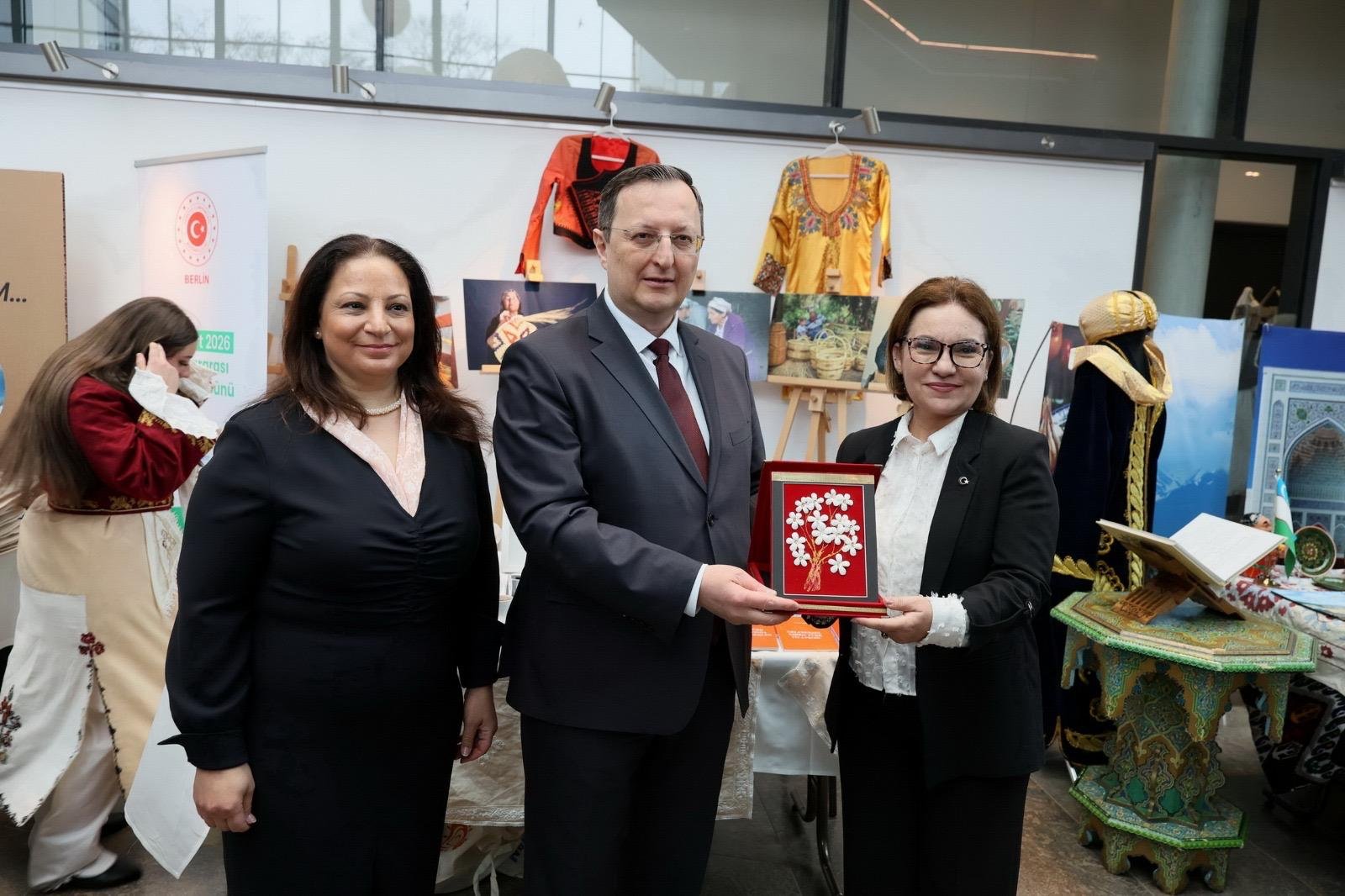 1775039400142Kültür Dai̇resi̇ Berlin Plaket