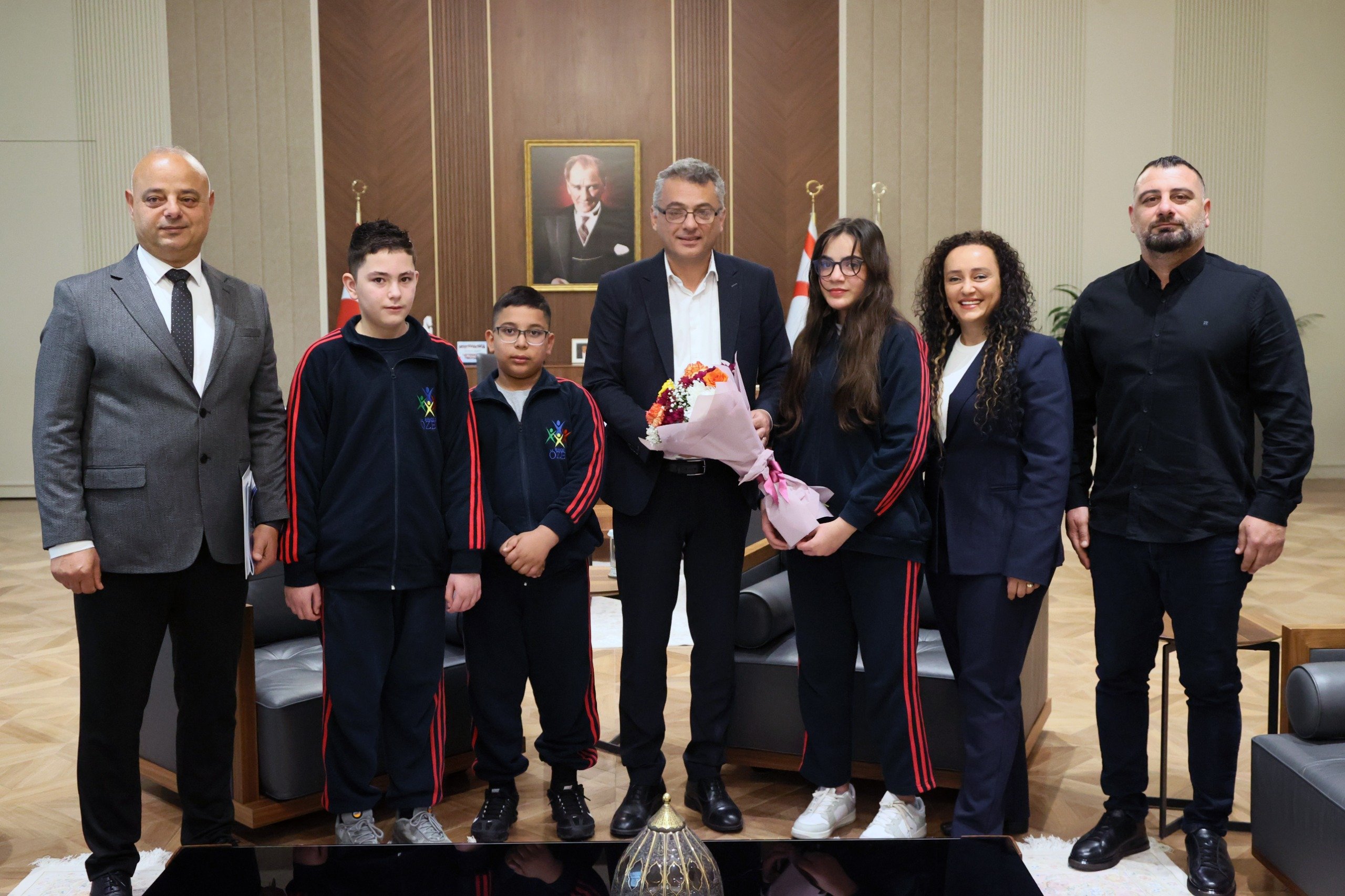 Cumhurbaşkanı Erhürman ÖZEV Özel Eğitim Vakfı heyetini kabul etti