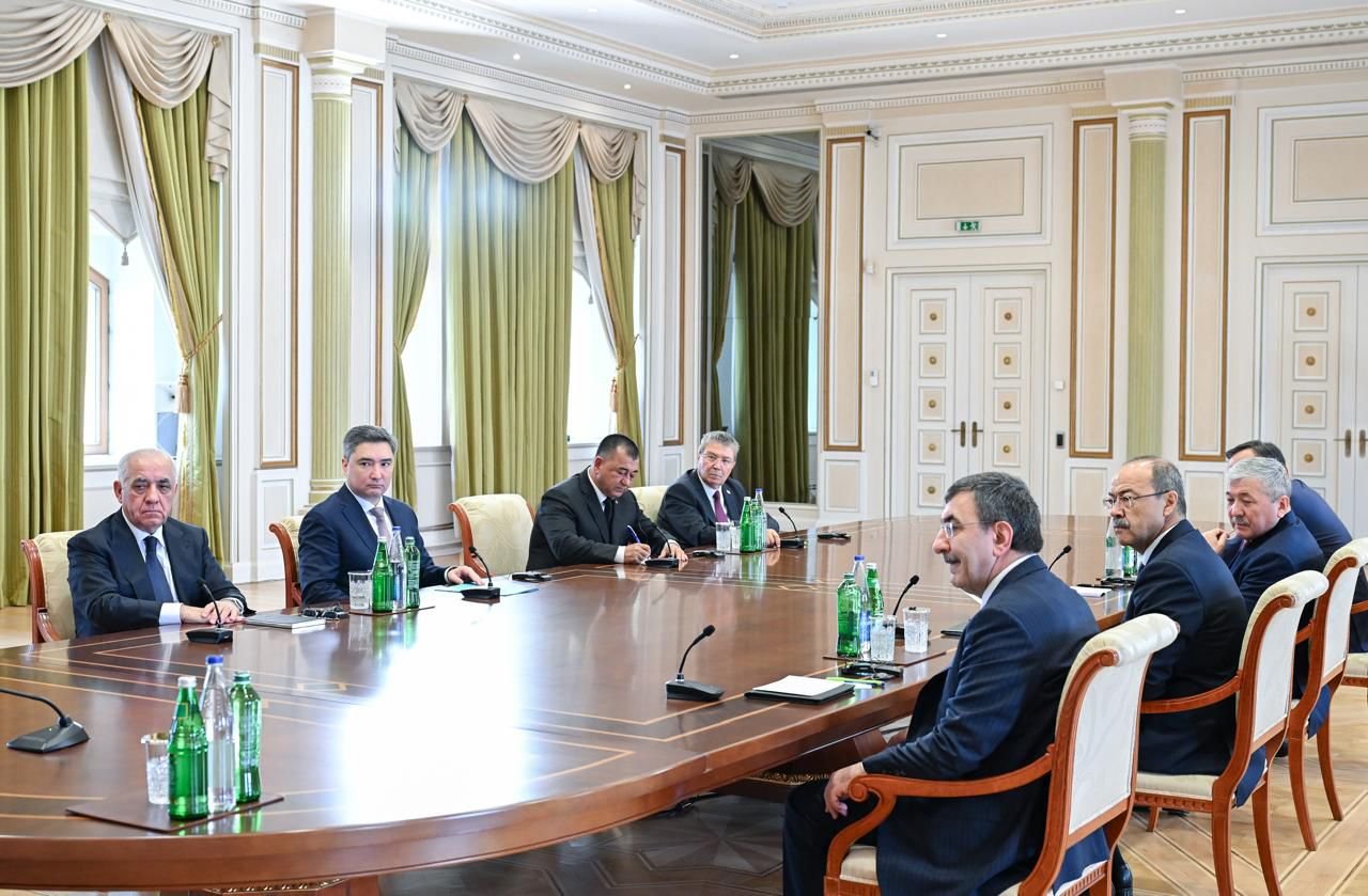 Azerbaycan Cumhurbaşkanı Aliyev, Başbakan Üstel ve TDT devletleri ile bir araya geldi