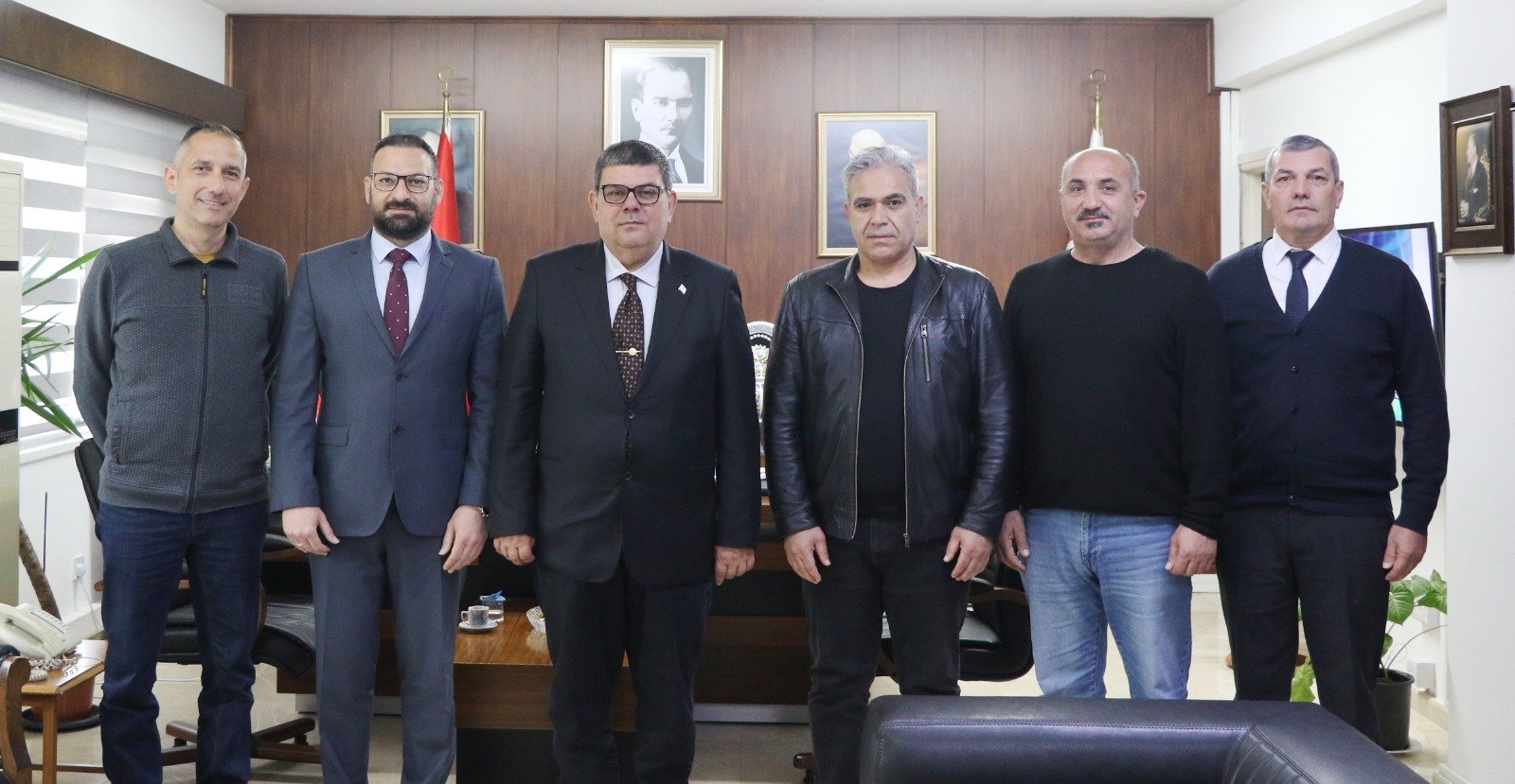 Maliye Bakanı Berova, KKTC Fırın ve Unlu Mamuller Derneği’ni kabul etti