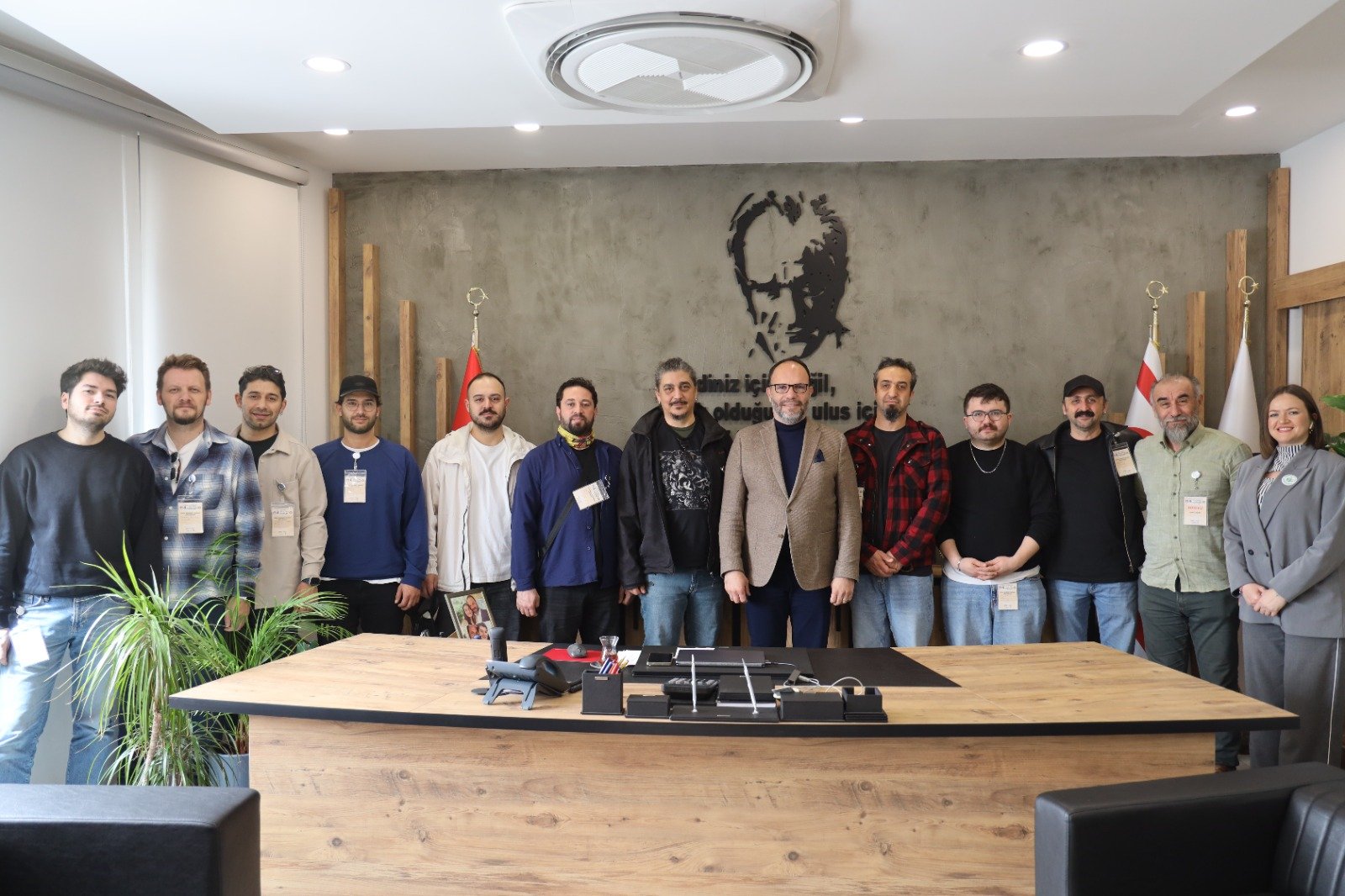 Denizli Büyükşehir Belediyesi Şehir Tiyatrosu ekibi, Başkan Sadıkoğlu’nu ziyaret etti