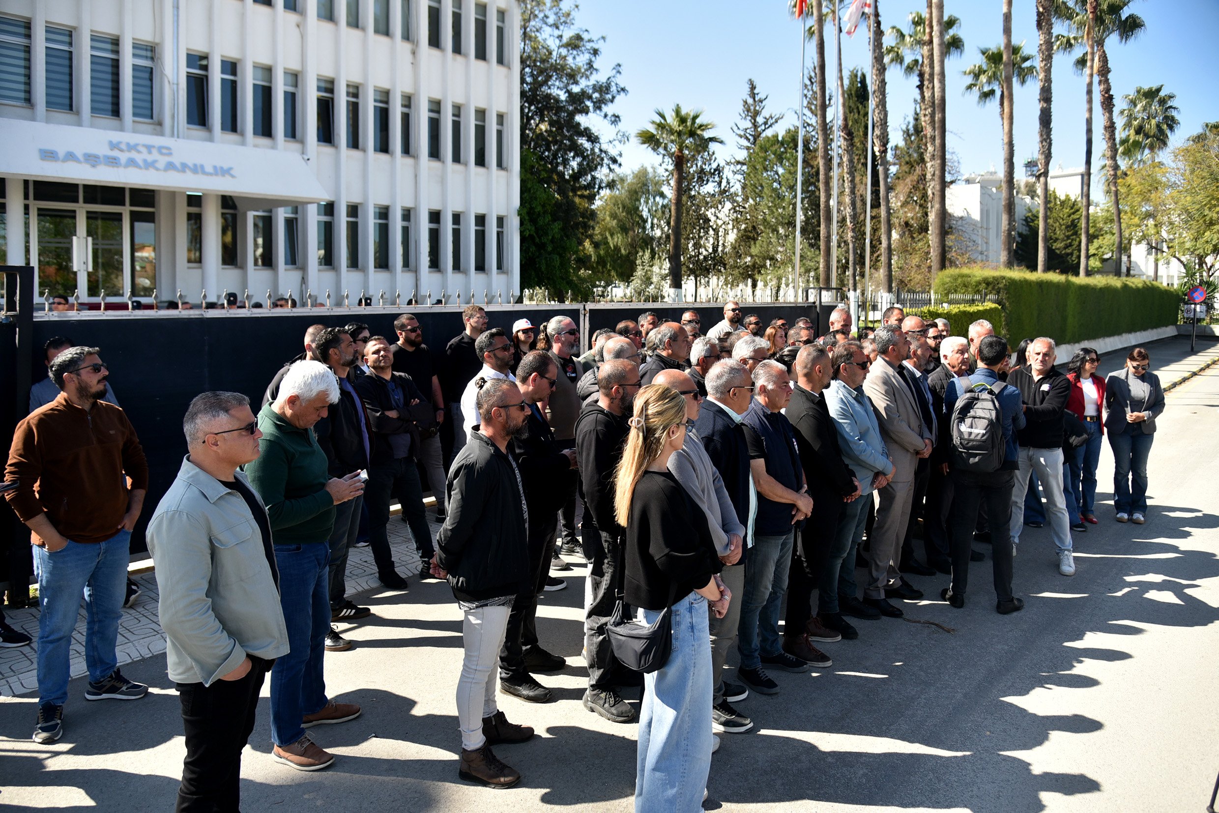 1775728101450Sendikaların Yönetim Kurulları Basbakanlik Onunde Basın Acıklaması Yaptı 2 So