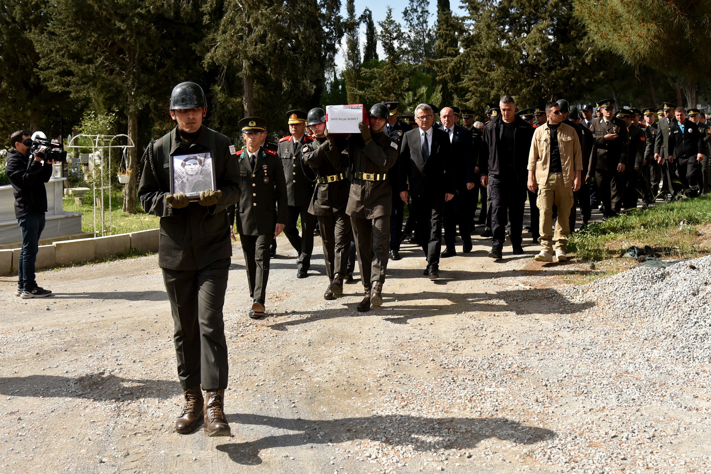 1775810186813Sht Resat Ahmet Defnedildi 4 So