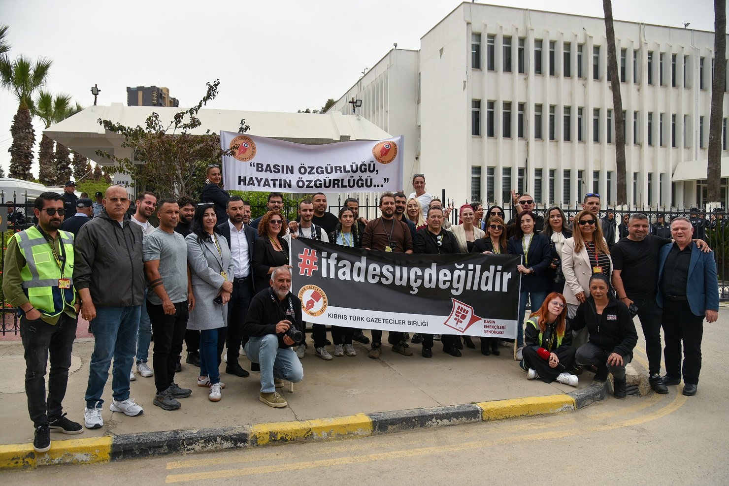 1776248996061Sendikalar Basbakanlık Onunde Bası Acıklaması Yaptı 1 So